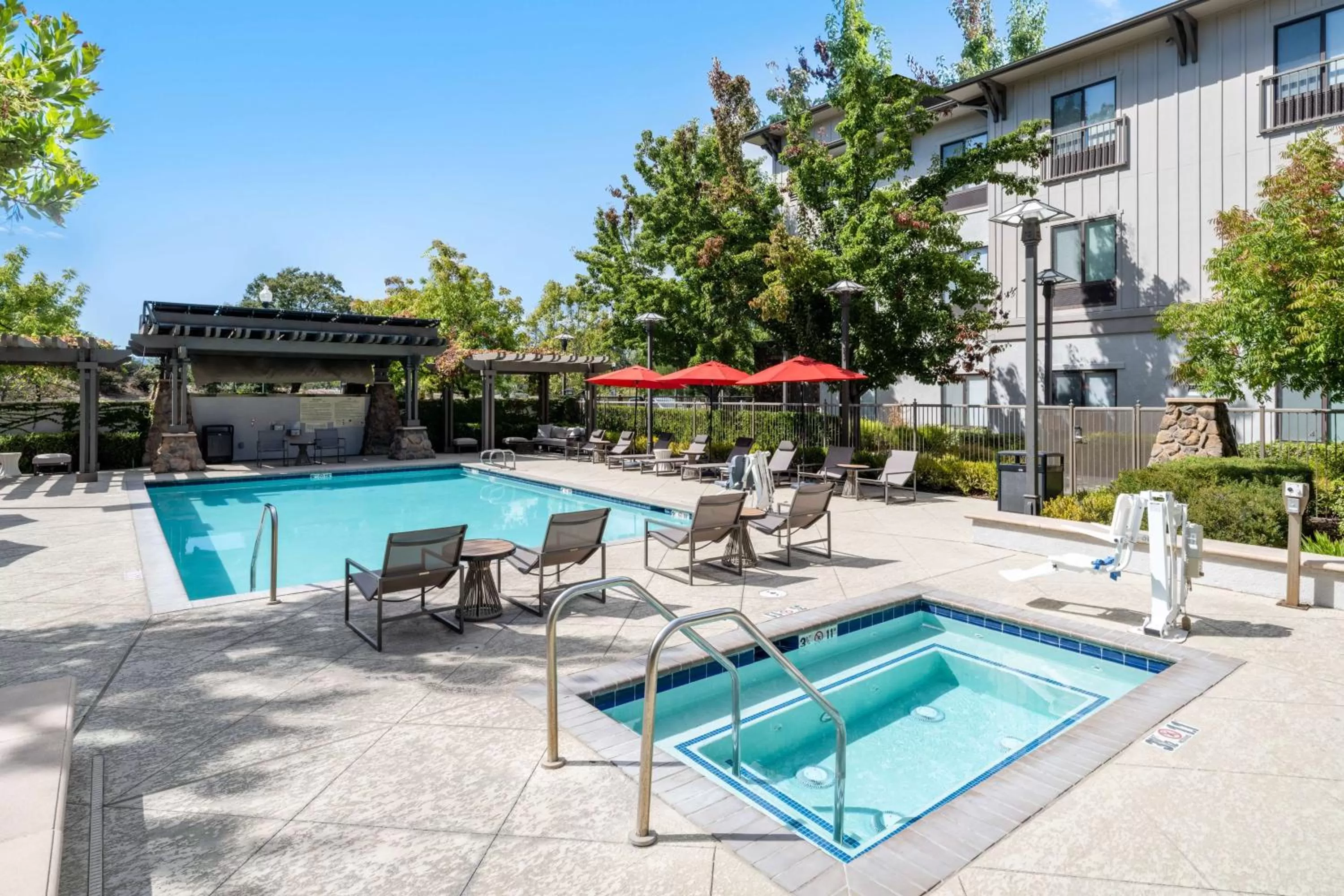 Pool view in Hampton Inn &amp; Suites Windsor-Sonoma Wine Country