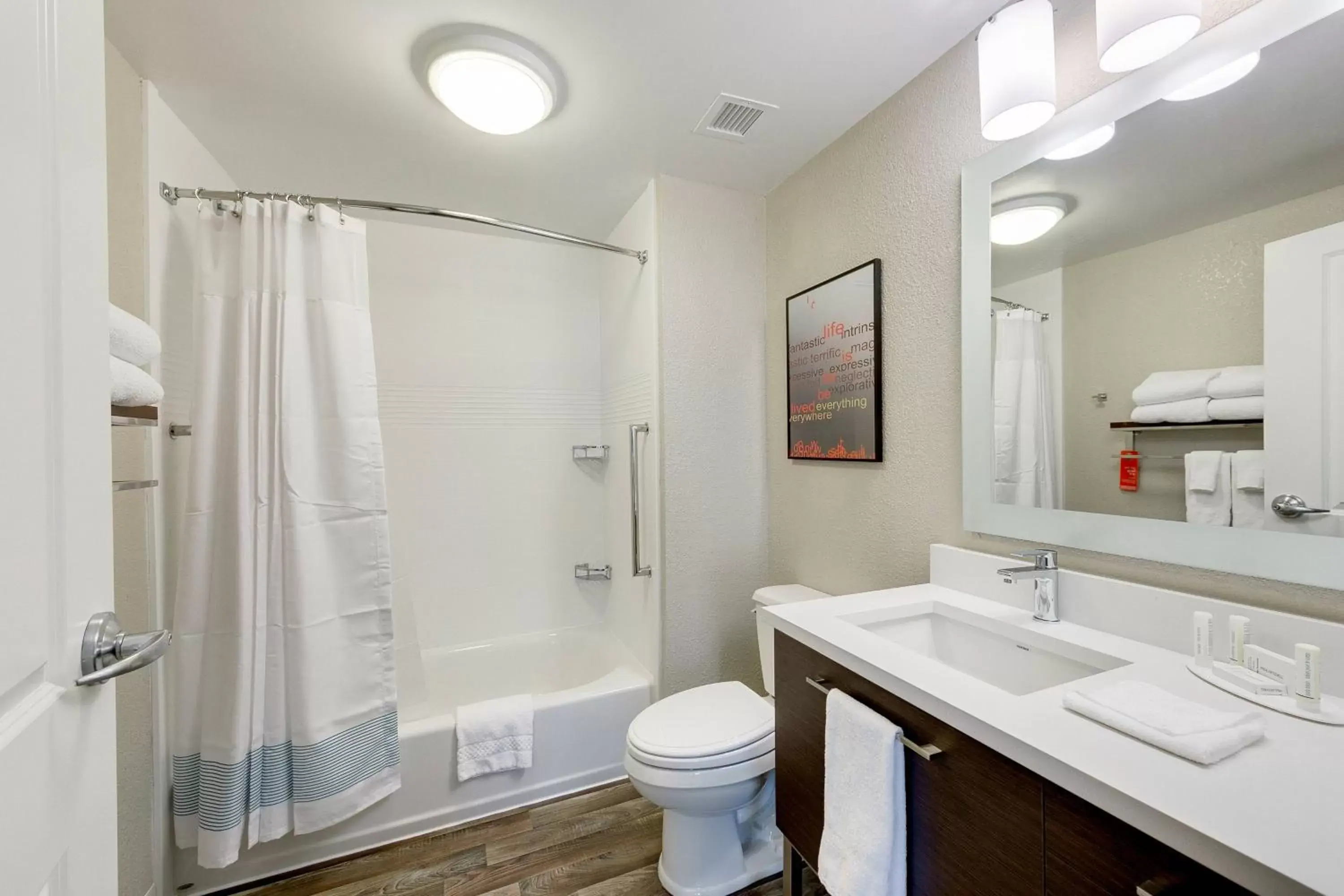 Bathroom in TownePlace Suites by Marriott Kansas City Liberty