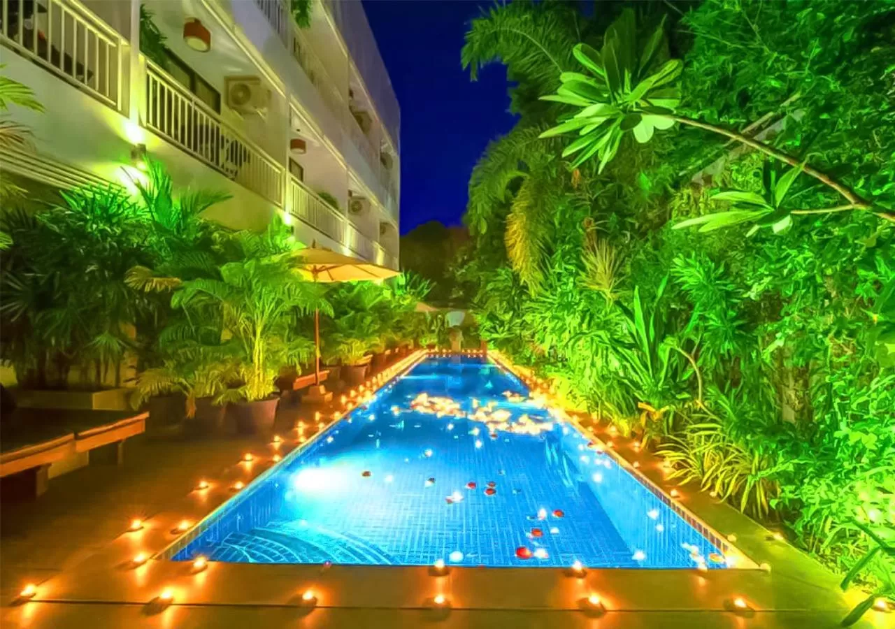 Swimming Pool in Ladear Privilege Rooms