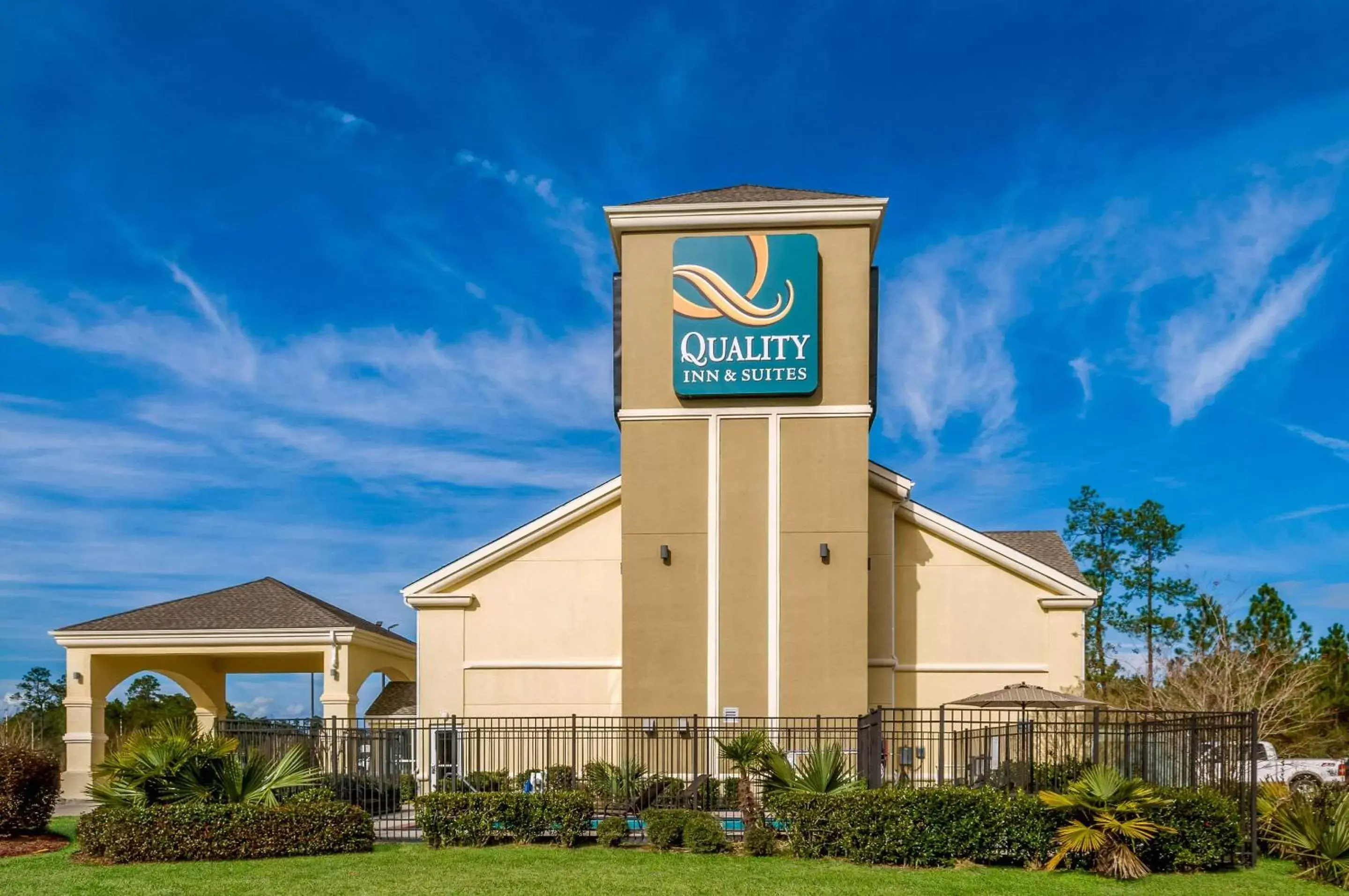 Property Building in Quality Inn & Suites Slidell