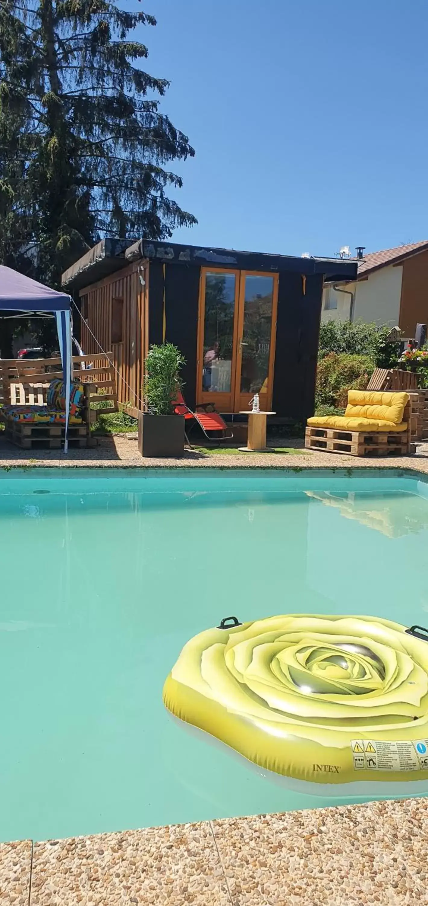 Swimming Pool in Villa Perran Résidence