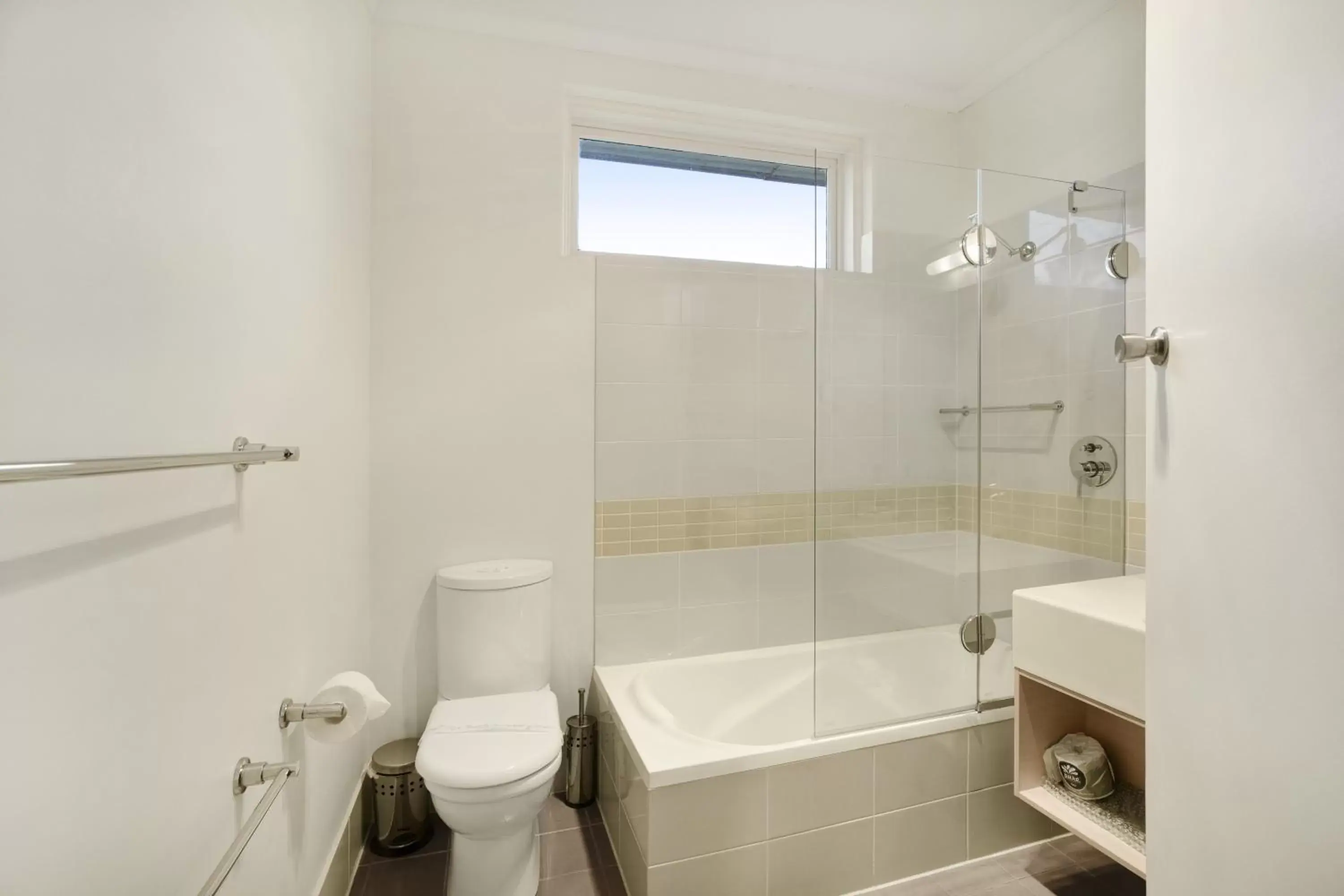 Bathroom in Adelaide Road Motor Lodge