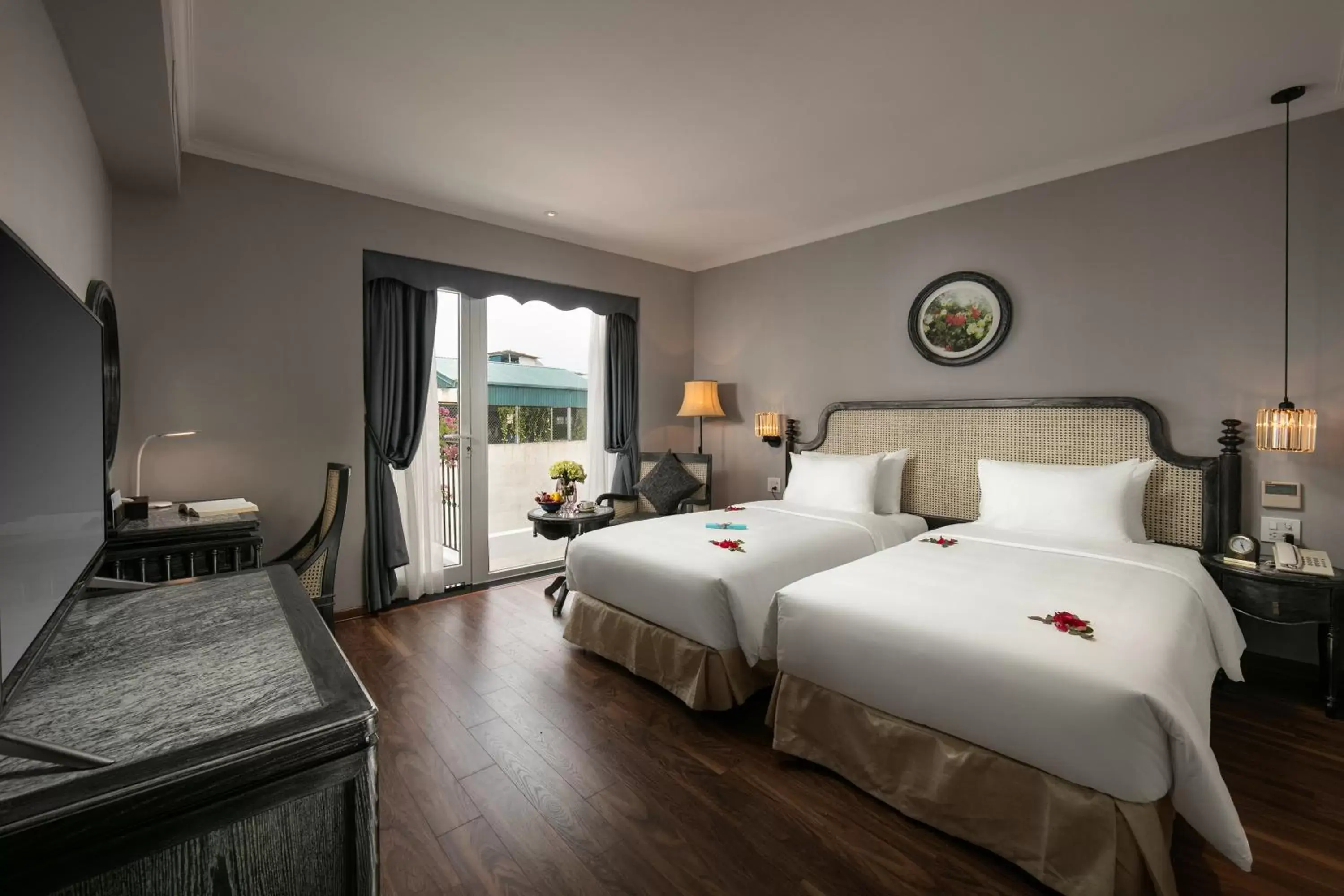 Bedroom, Bed in Shining Central Hotel & Spa Bedroom, Bed in Shining Central Hotel & Spa