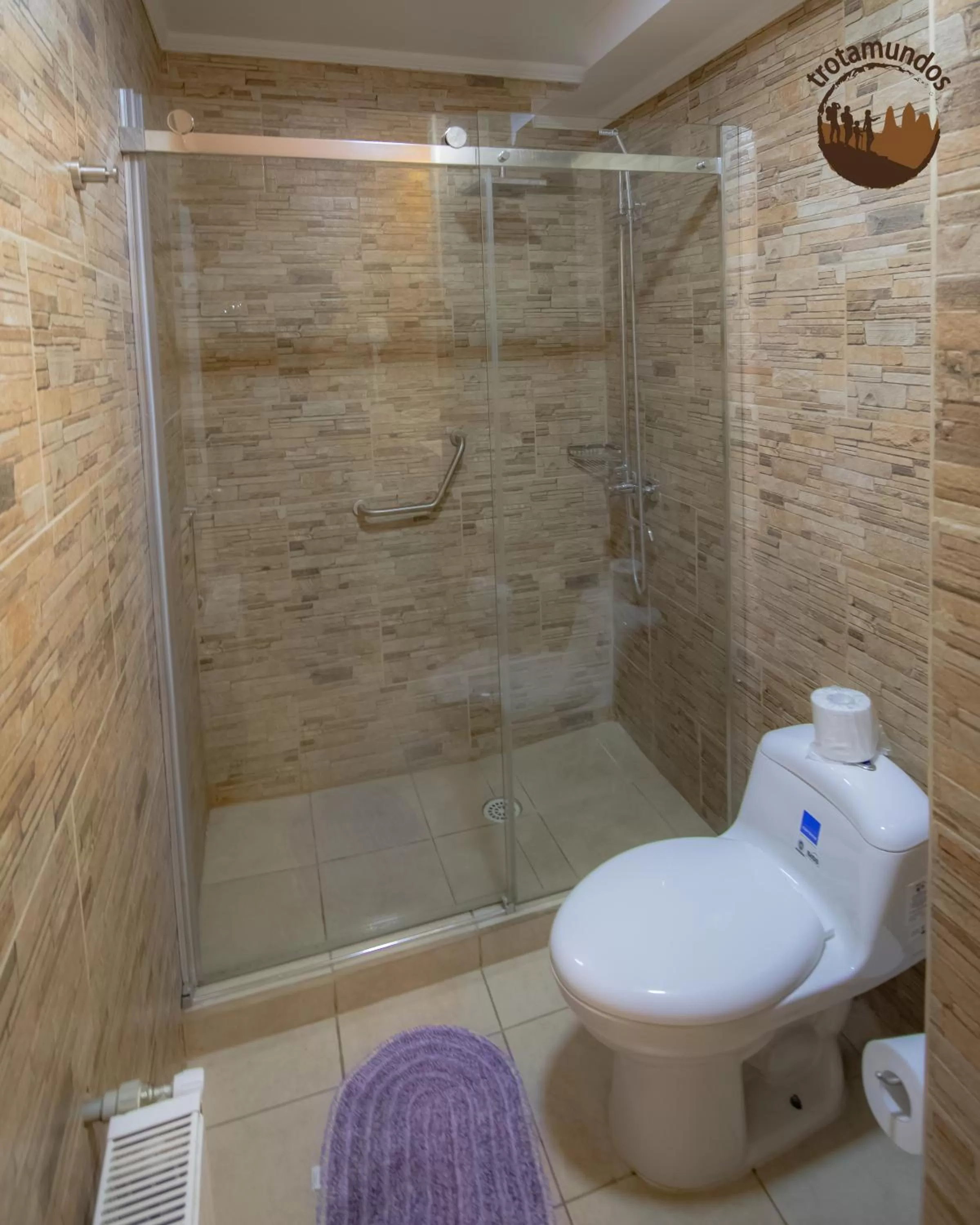 Shower in Trotamundos