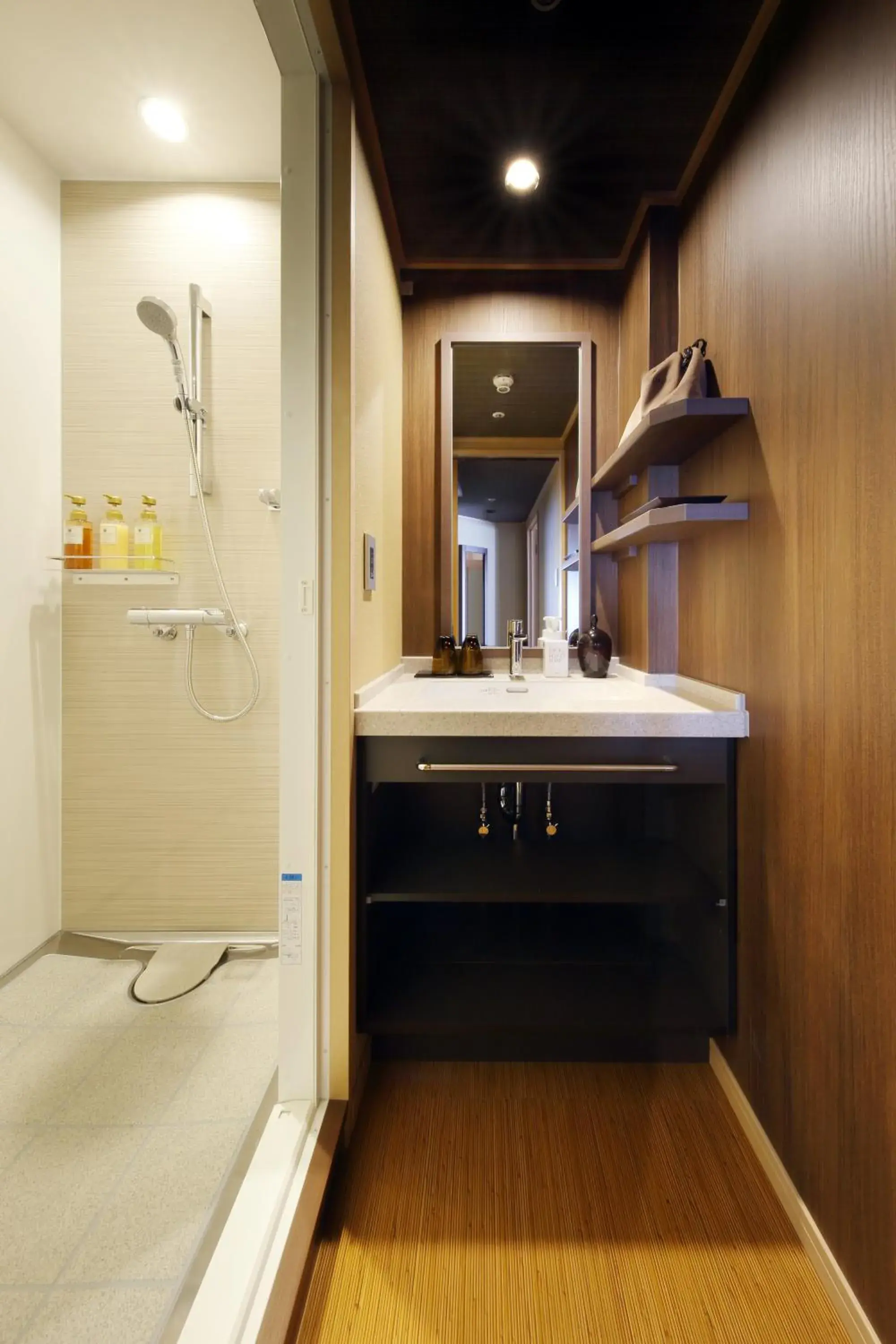 Shower, Kitchen/Kitchenette in Hakodate Hotel Banso