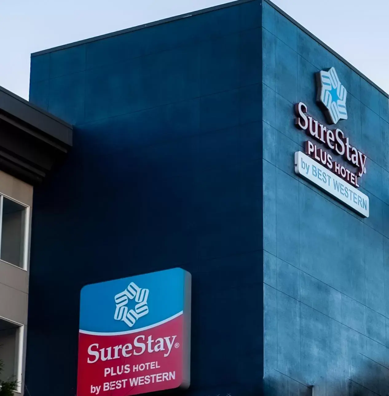 Property building, Property Logo/Sign in SureStay Plus Hotel by Best Western SeaTac Airport