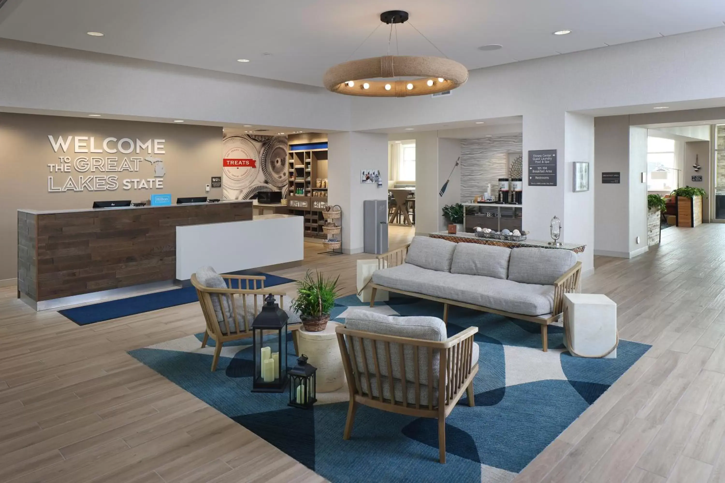 Seating Area in Hampton Inn & Suites Manistee, Mi