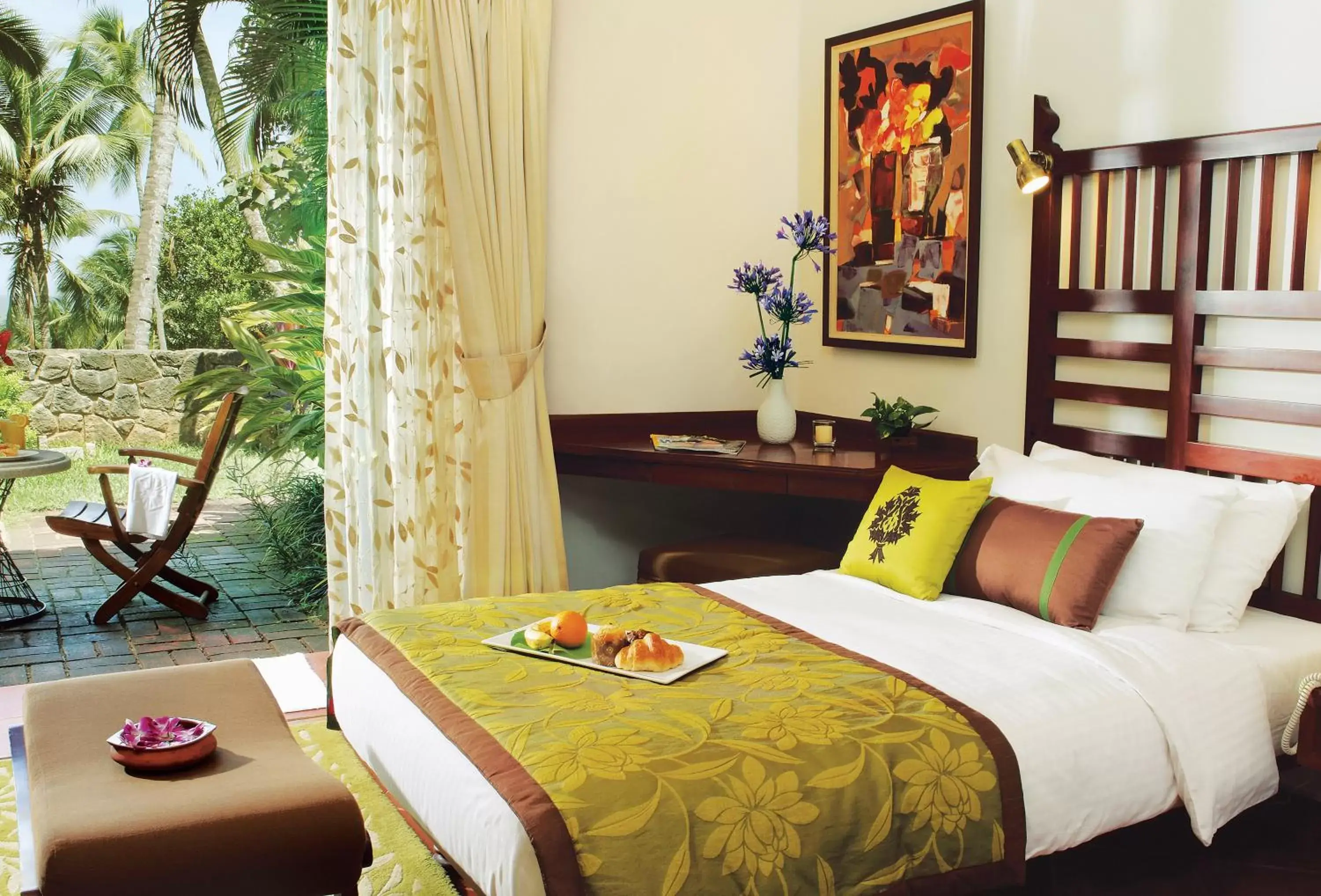 Bed in Taj Green Cove Resort and Spa Kovalam