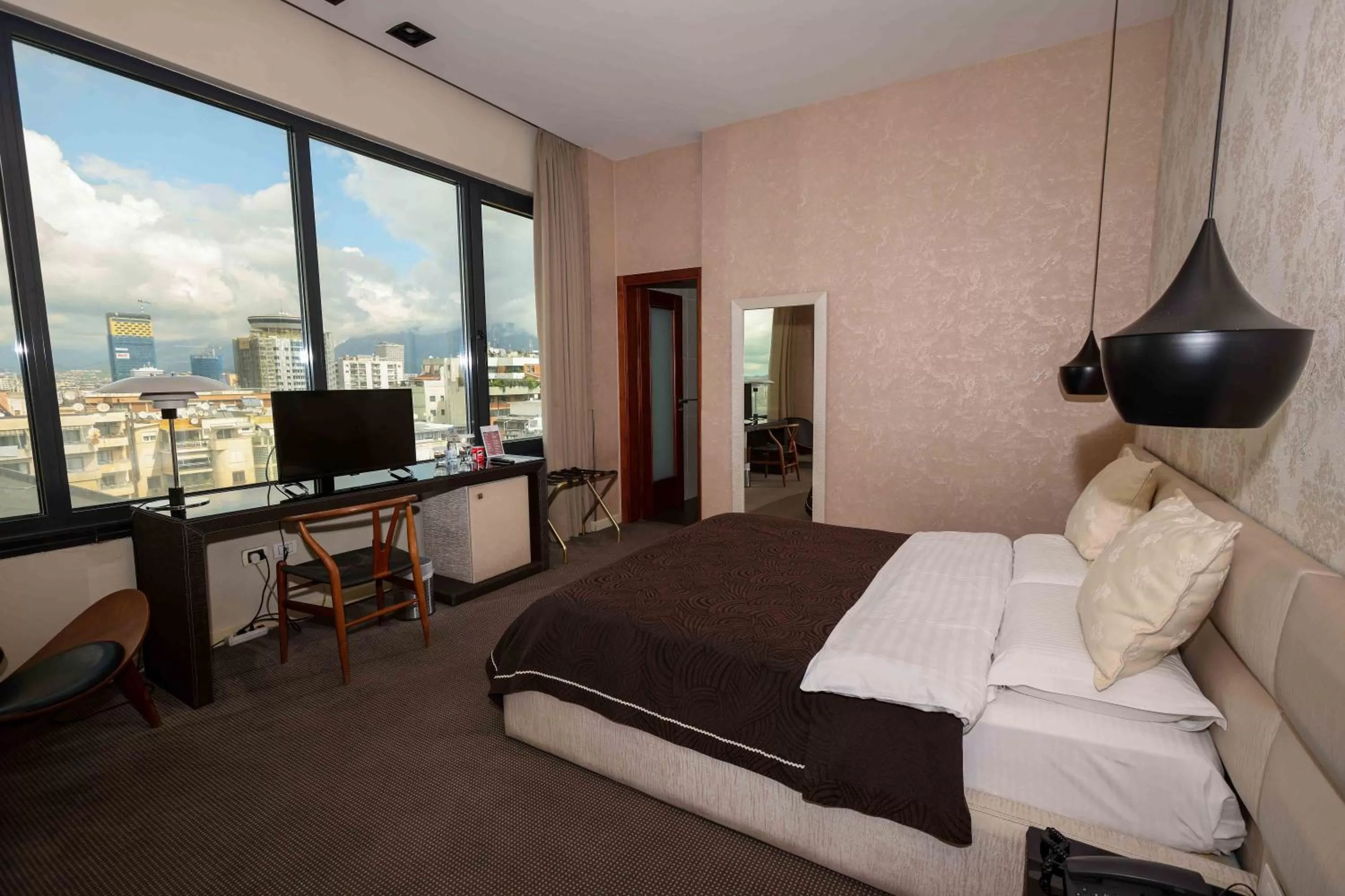 Bedroom, Bed in La Bohème Hotel