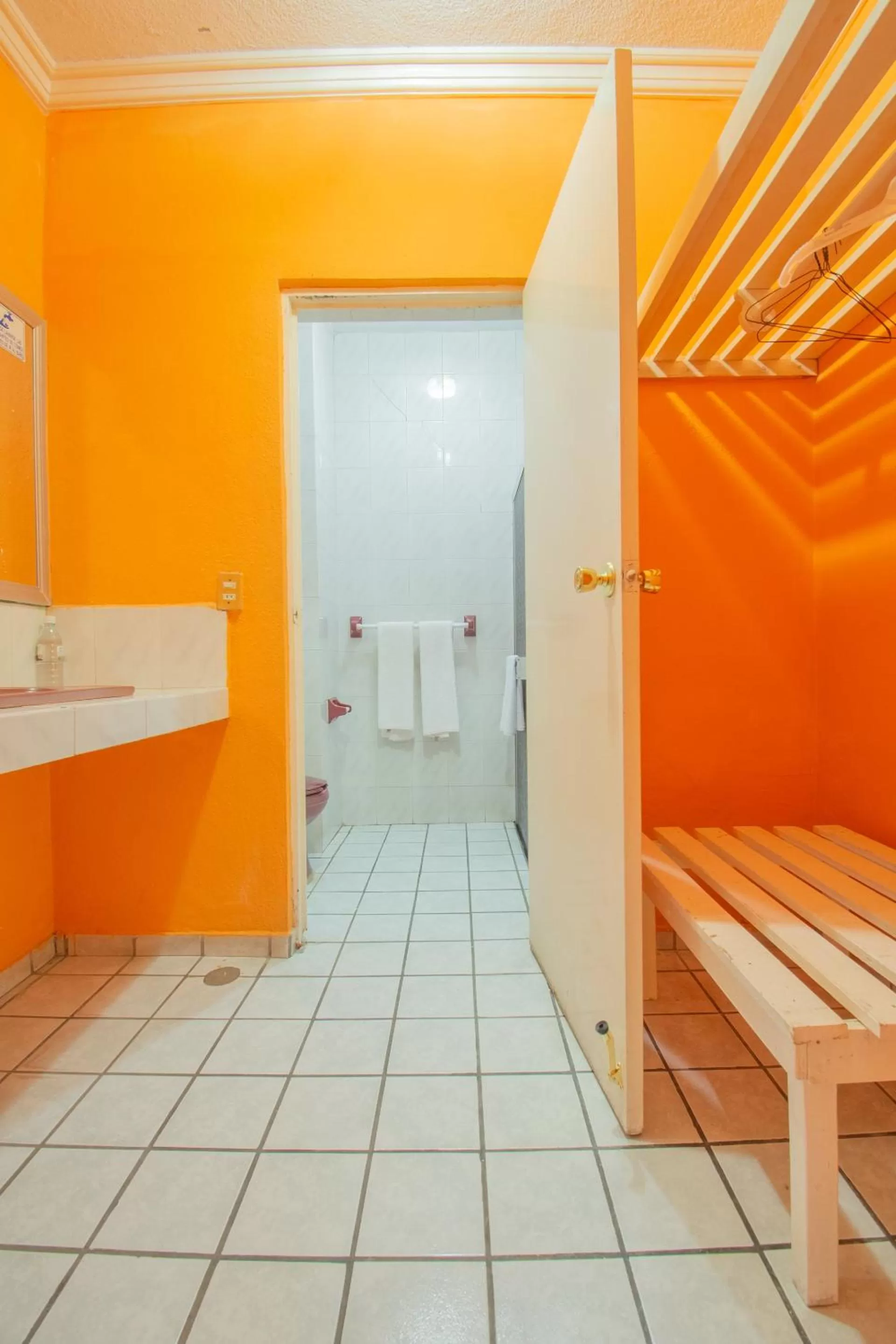 Bathroom in OYO Hotel Casino Del Valle, Matehuala