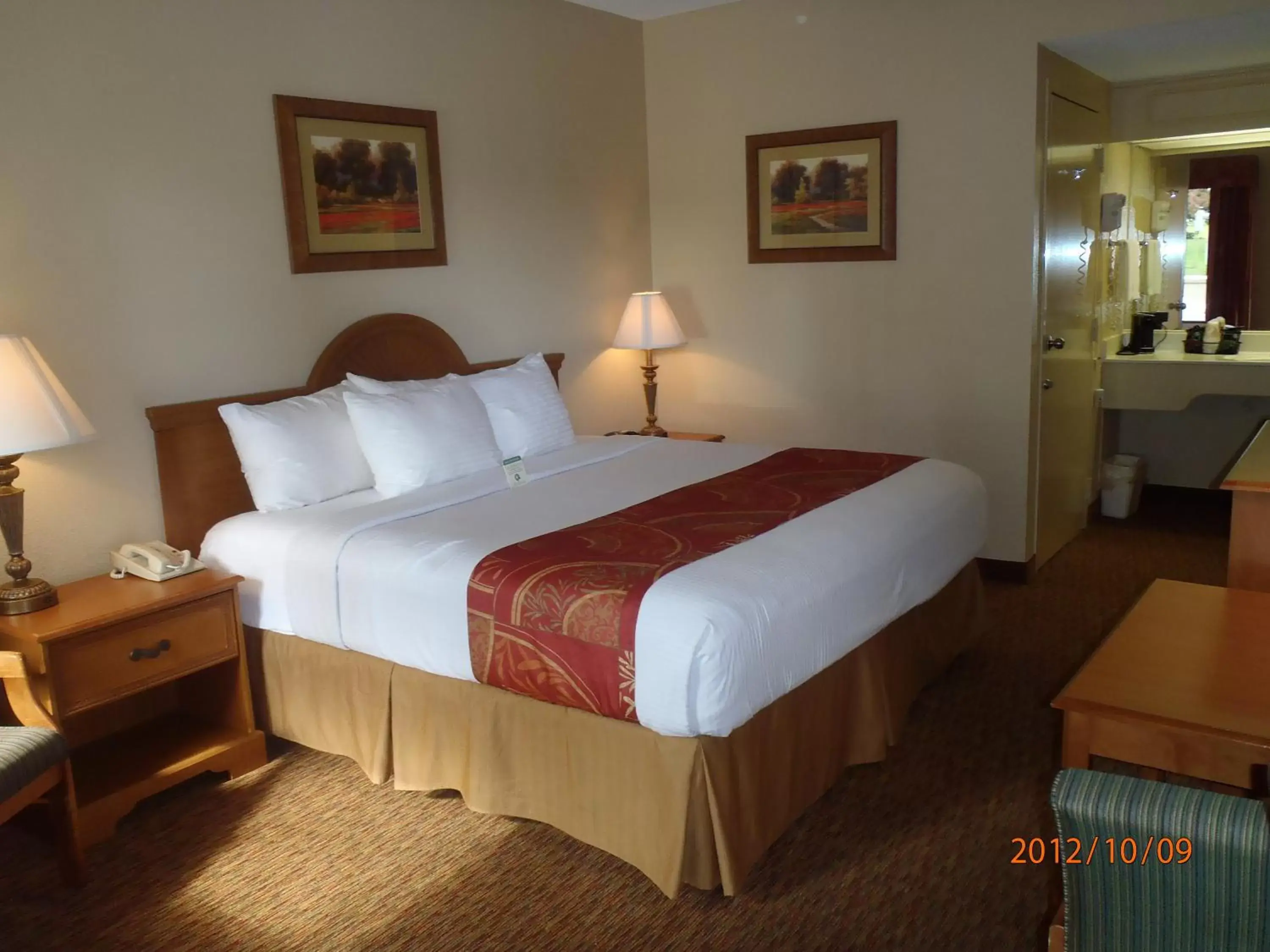 Deluxe King Suite - Non-Smoking in Days Inn by Wyndham Alexander City