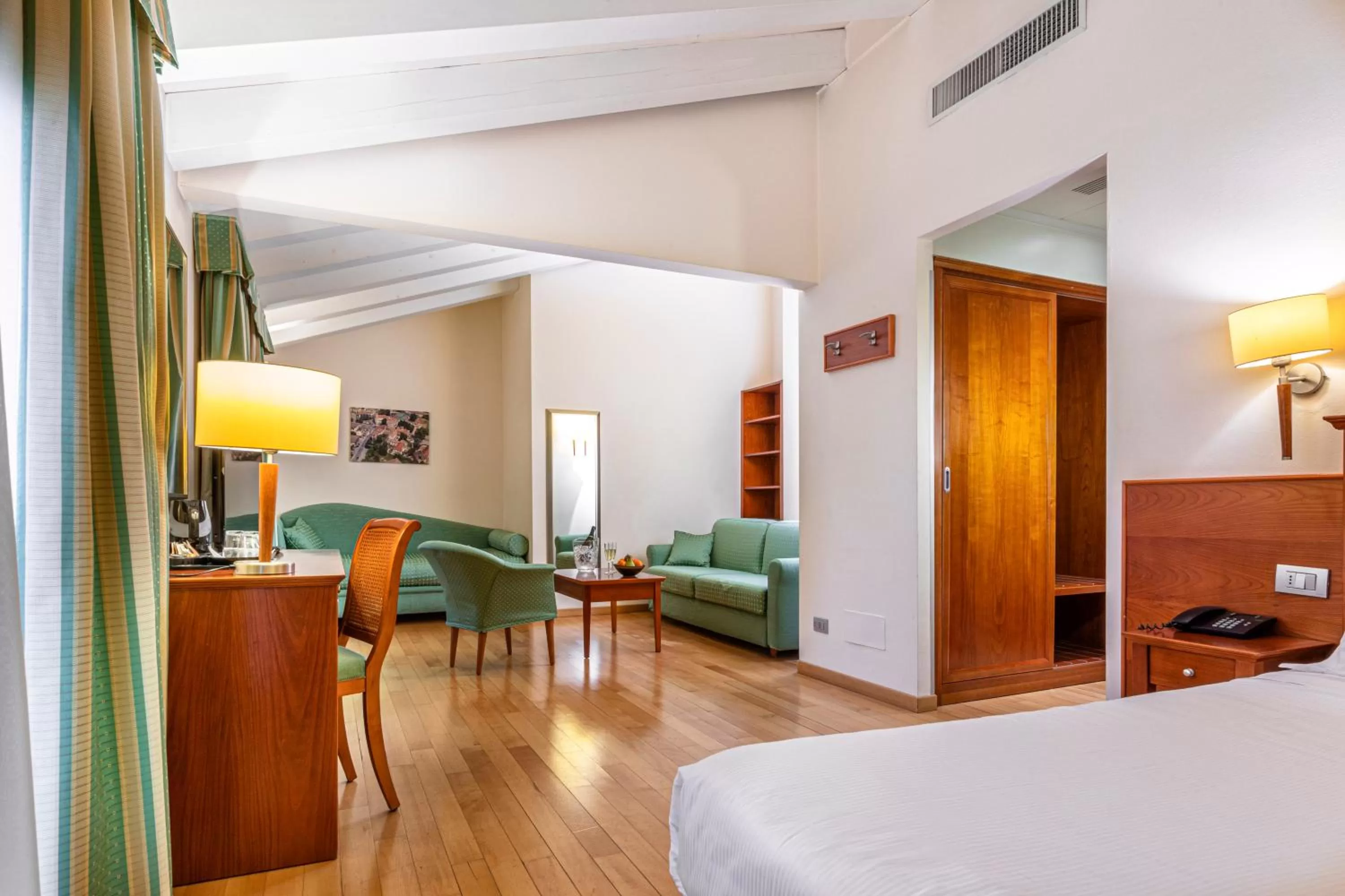 Coffee/tea facilities, Bed in BEST WESTERN Titian Inn Hotel Treviso