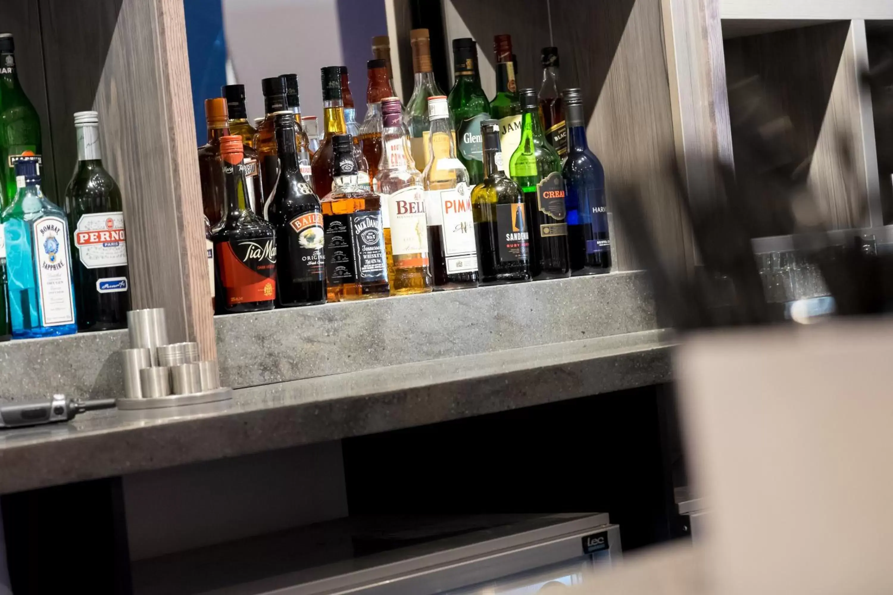 Lounge or bar in Holiday Inn Corby Kettering A43 by IHG Lounge or bar in Holiday Inn Corby Kettering A43 by IHG