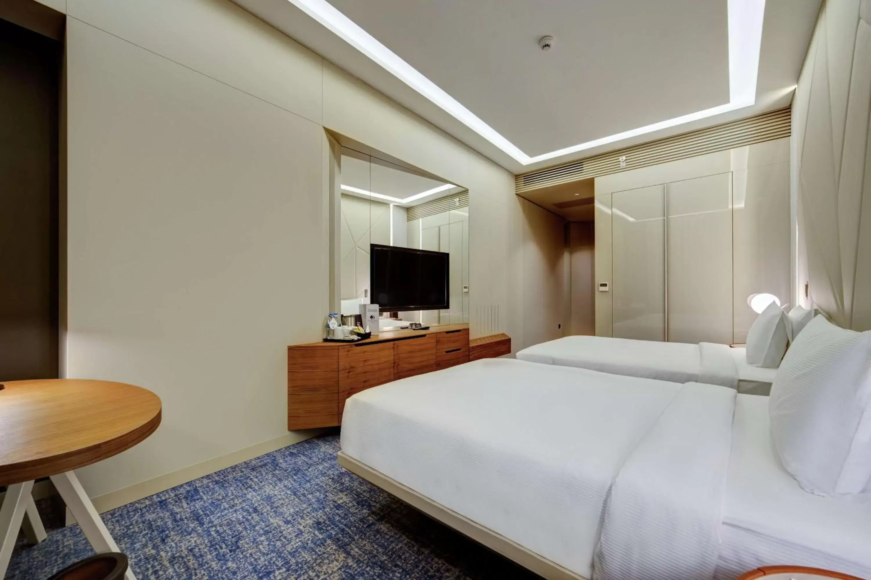 Bed, TV/Entertainment Center in DoubleTree by Hilton Adana