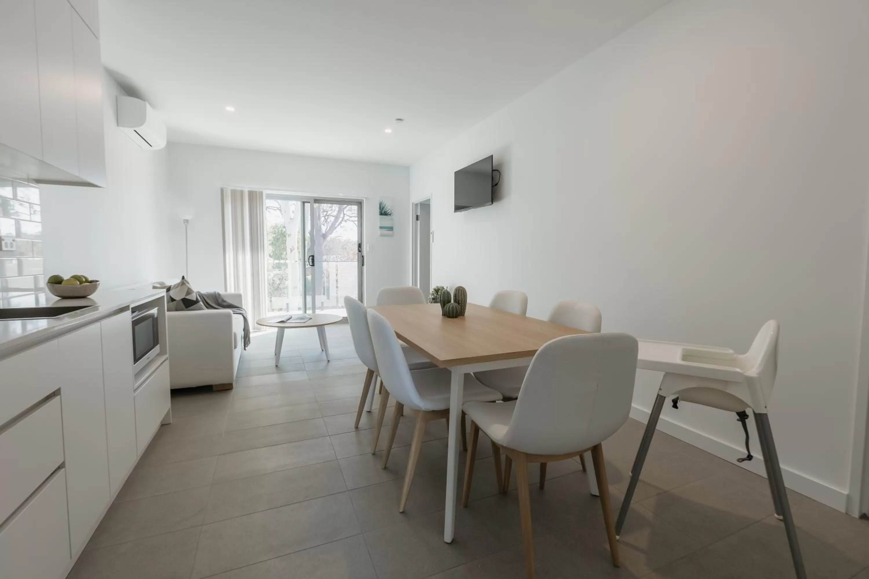 Kitchen or kitchenette in Beach & Bay Stay Motel