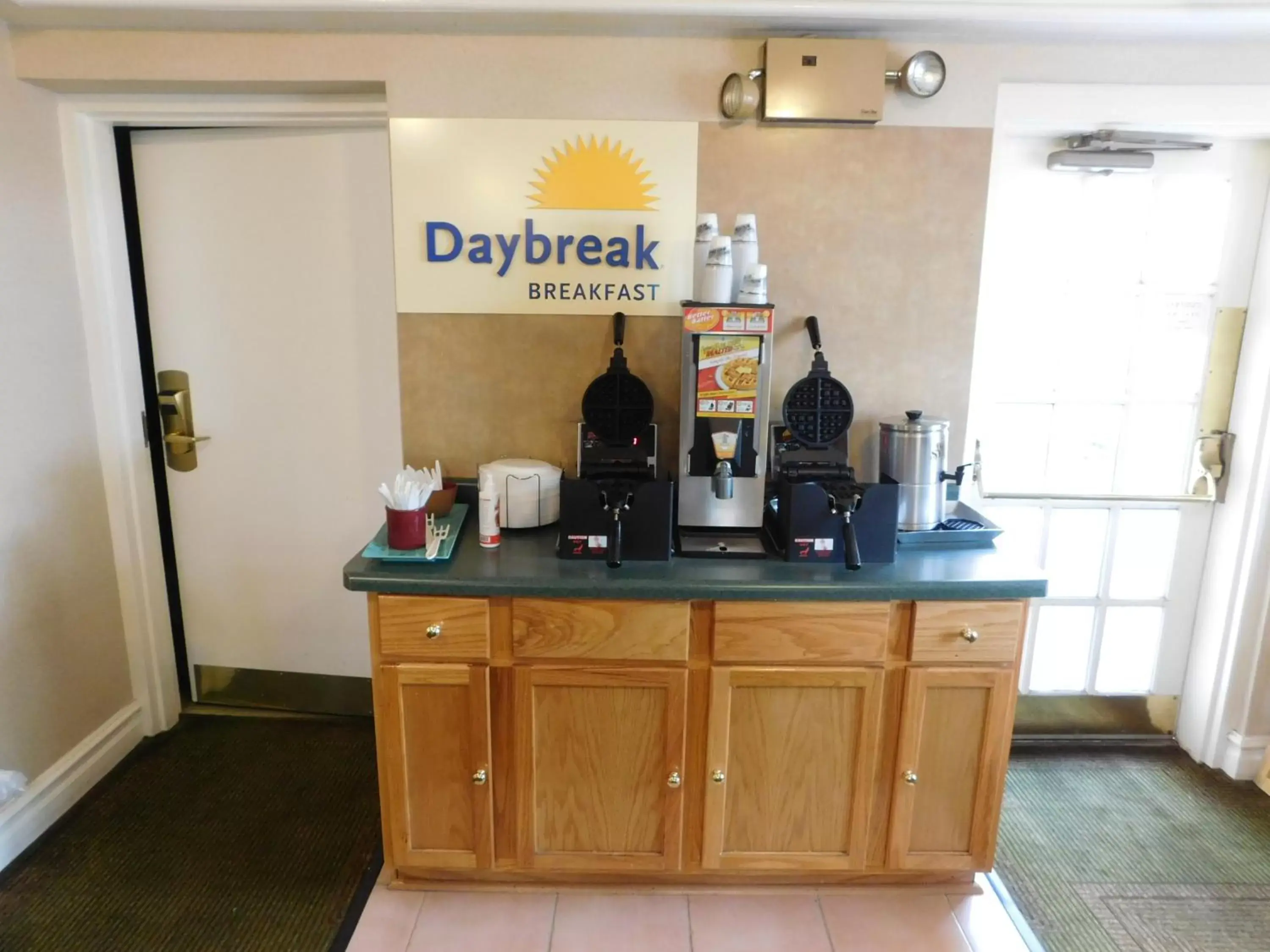 Continental breakfast in Days Inn & Suites by Wyndham Arlington Heights