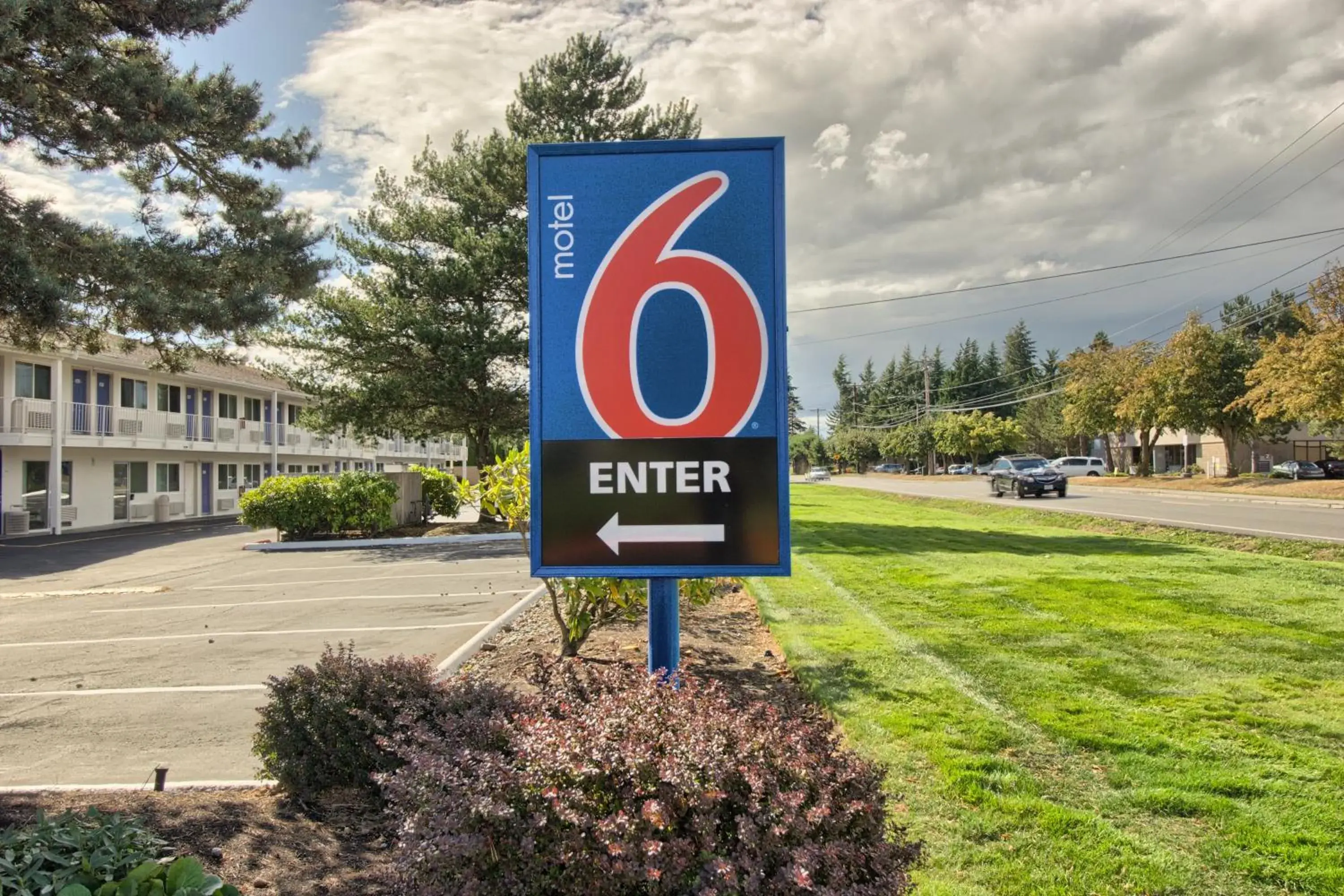 Facade/entrance in Motel 6-Everett, WA - North