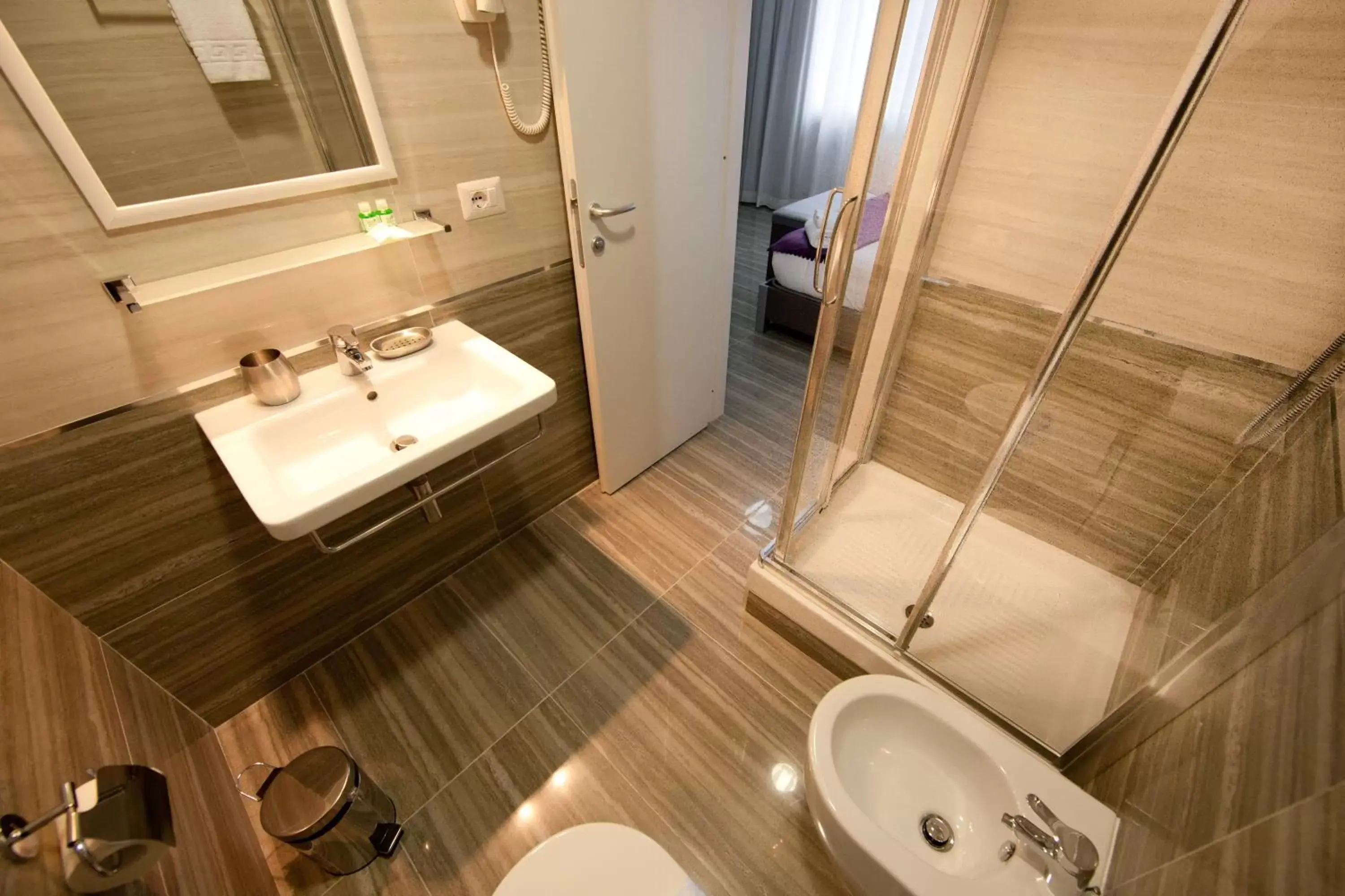 Shower, Bathroom in Star of Rome