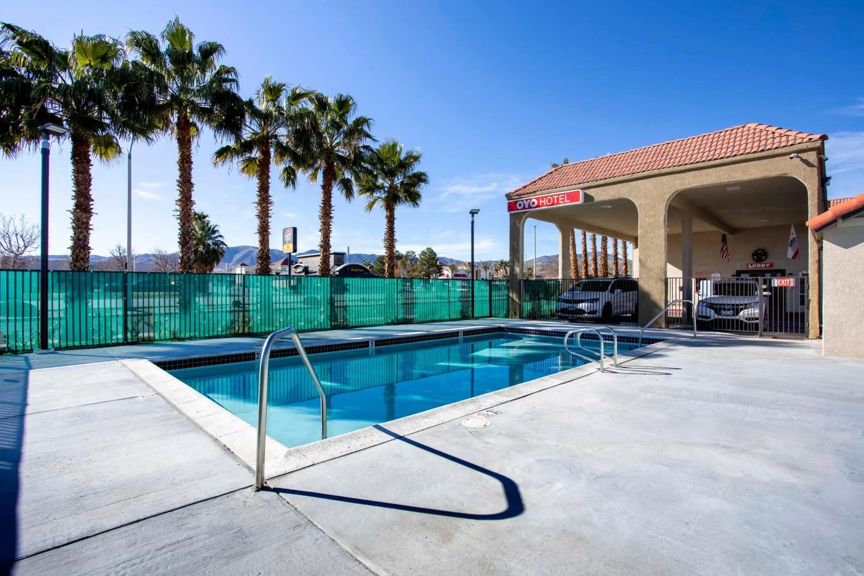 Swimming Pool in OYO Hotel Palmdale - Antelope Valley