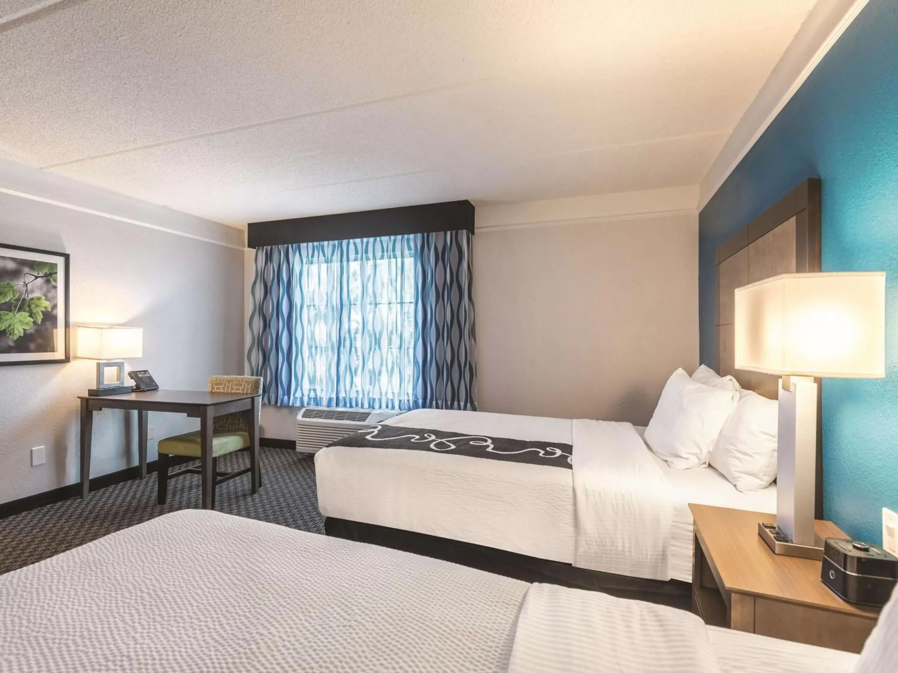 Photo of the whole room, Bed in La Quinta by Wyndham Orlando Lake Mary Photo of the whole room, Bed in La Quinta by Wyndham Orlando Lake Mary