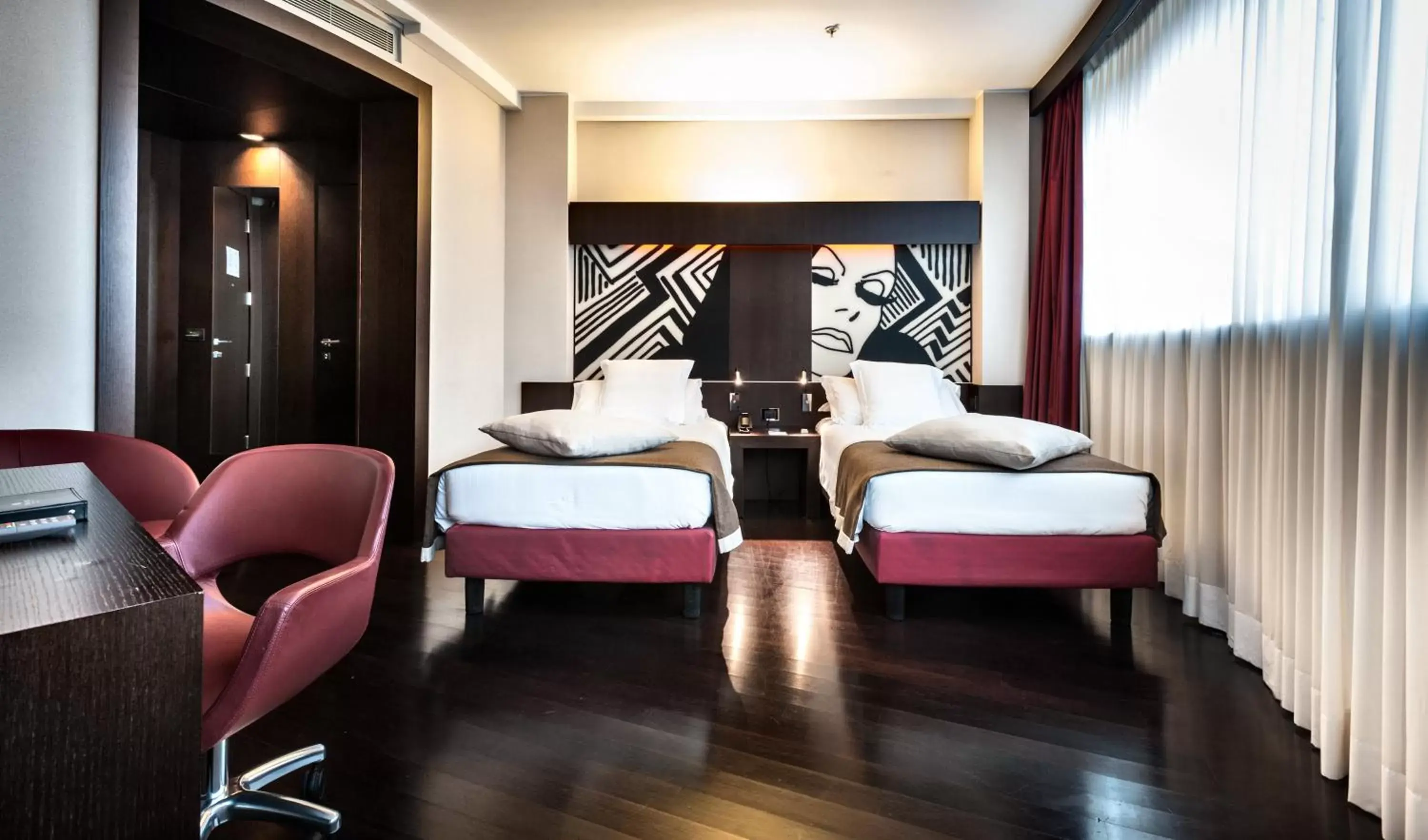 Photo of the whole room, Bed in Crowne Plaza Milan City, an IHG Hotel