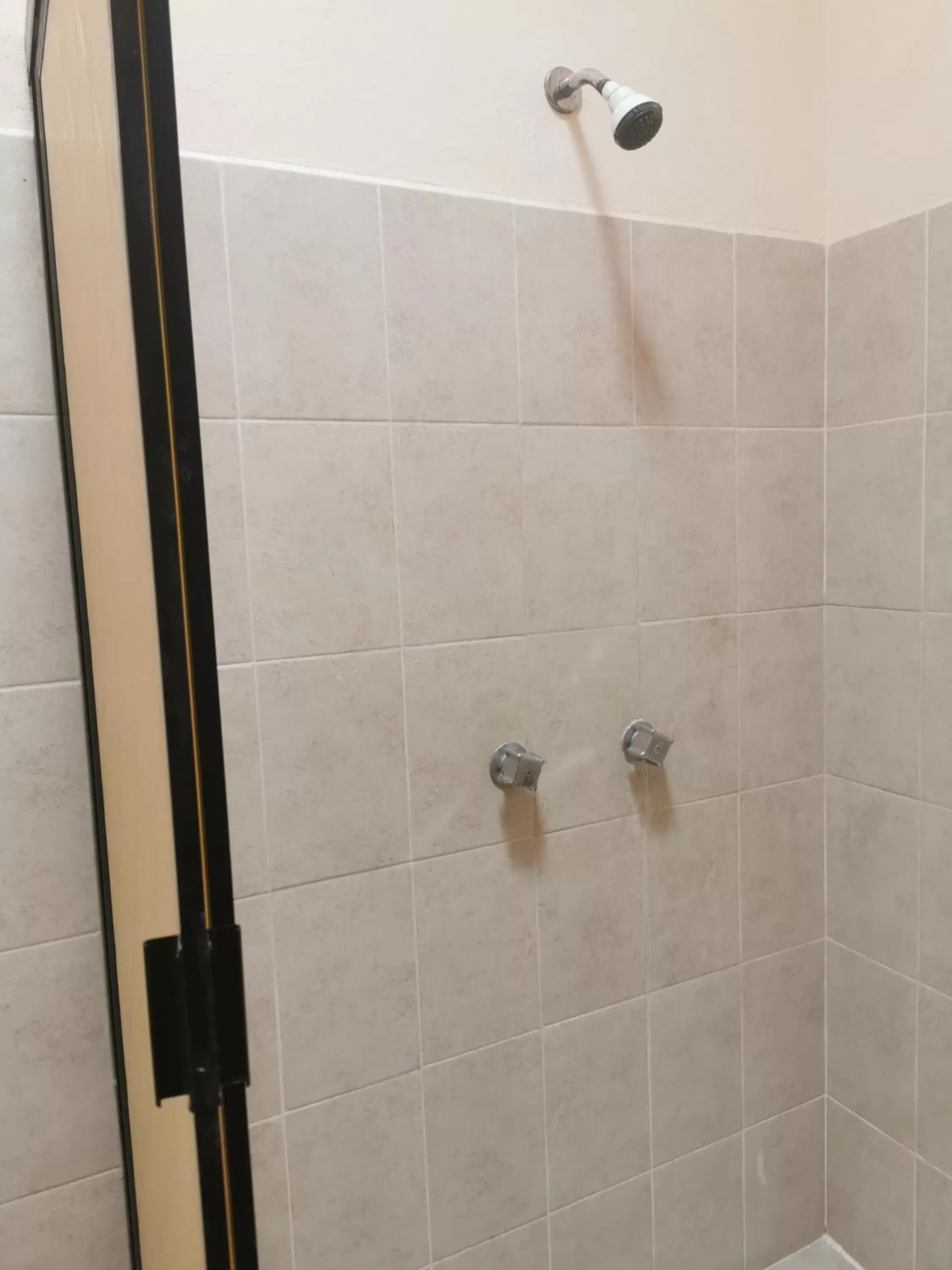 Shower, Bathroom in Nido Colibrí - Zona Remate de Paseo Montejo