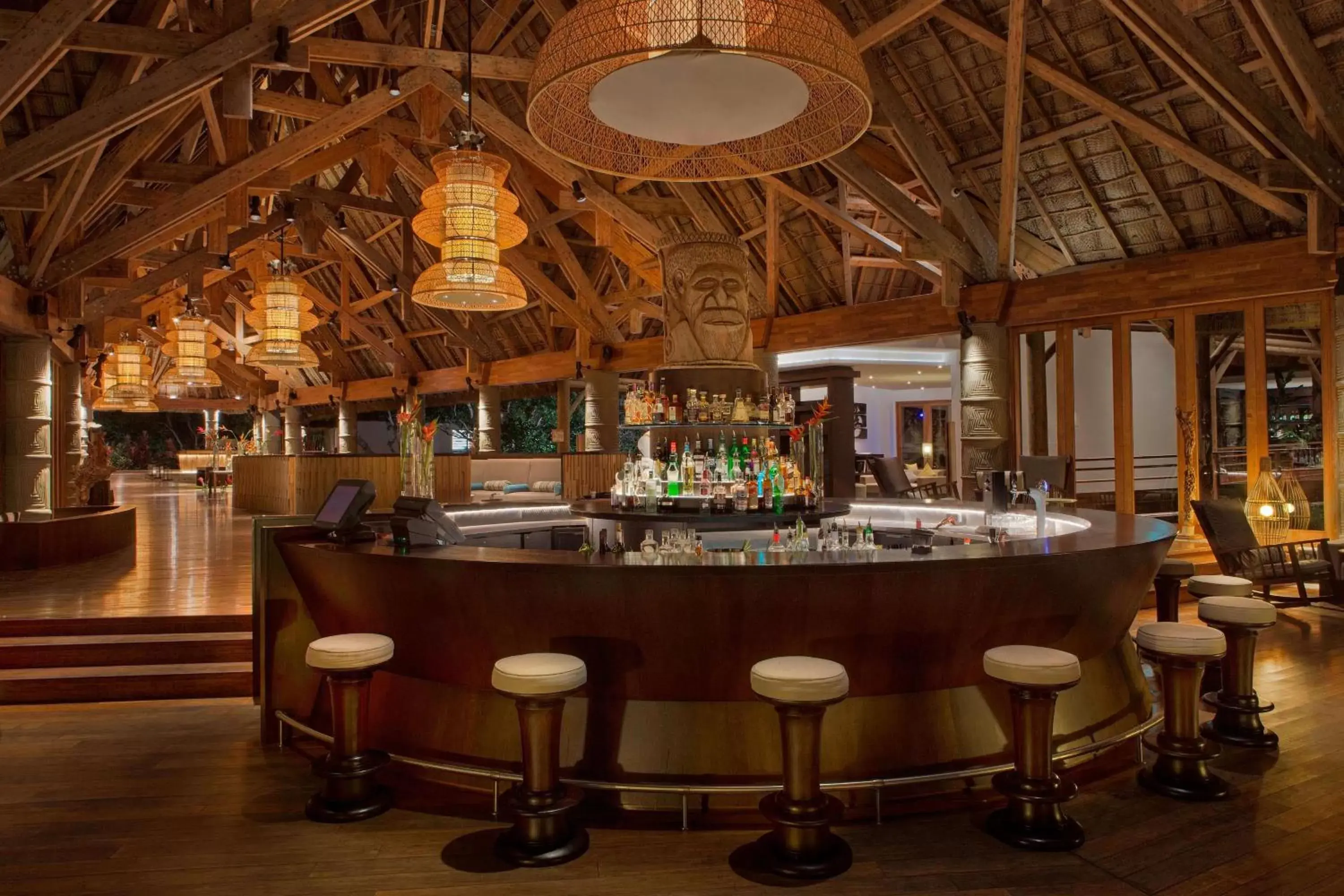 Restaurant/places to eat, Lounge/Bar in Sheraton New Caledonia Deva Spa & Golf Resort