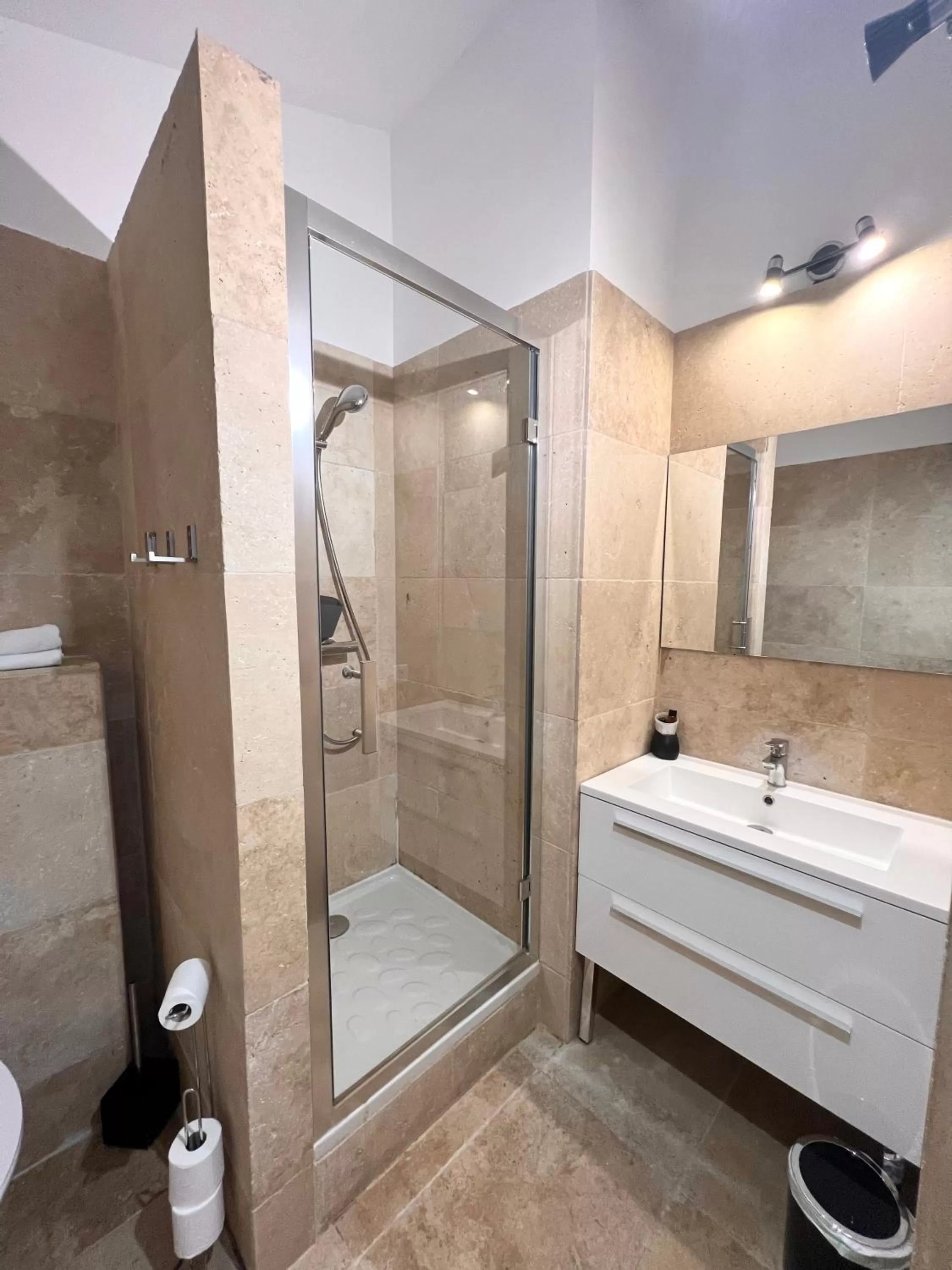 Shower in Domaine de l'Aufrene