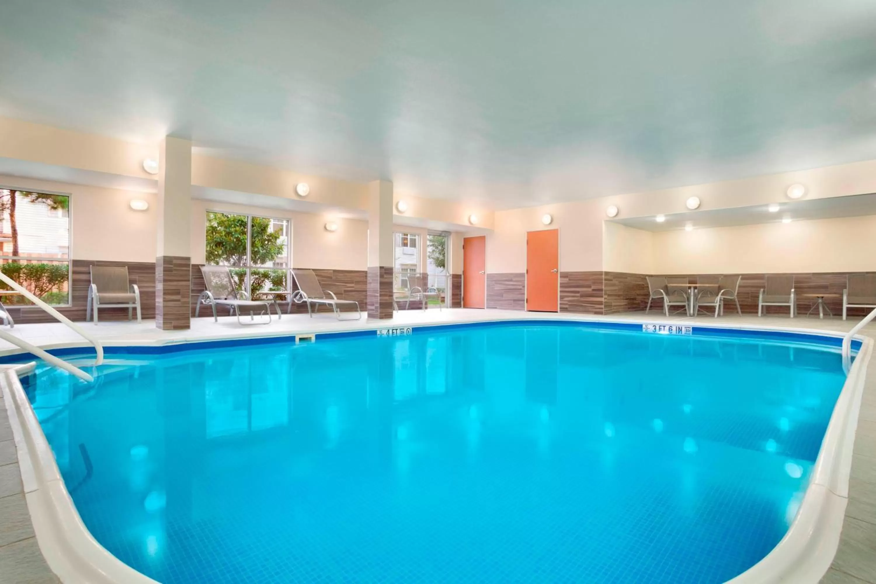 Swimming pool in Fairfield Inn & Suites by Marriott Houston Energy Corridor/Katy Freeway