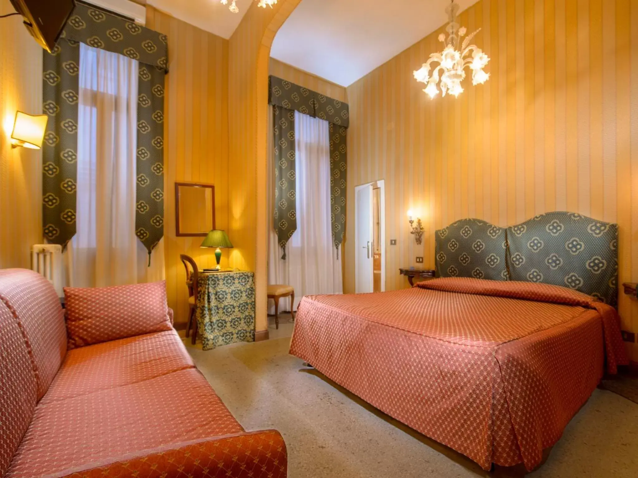 Photo of the whole room, Bed in Centauro Hotel Photo of the whole room, Bed in Centauro Hotel