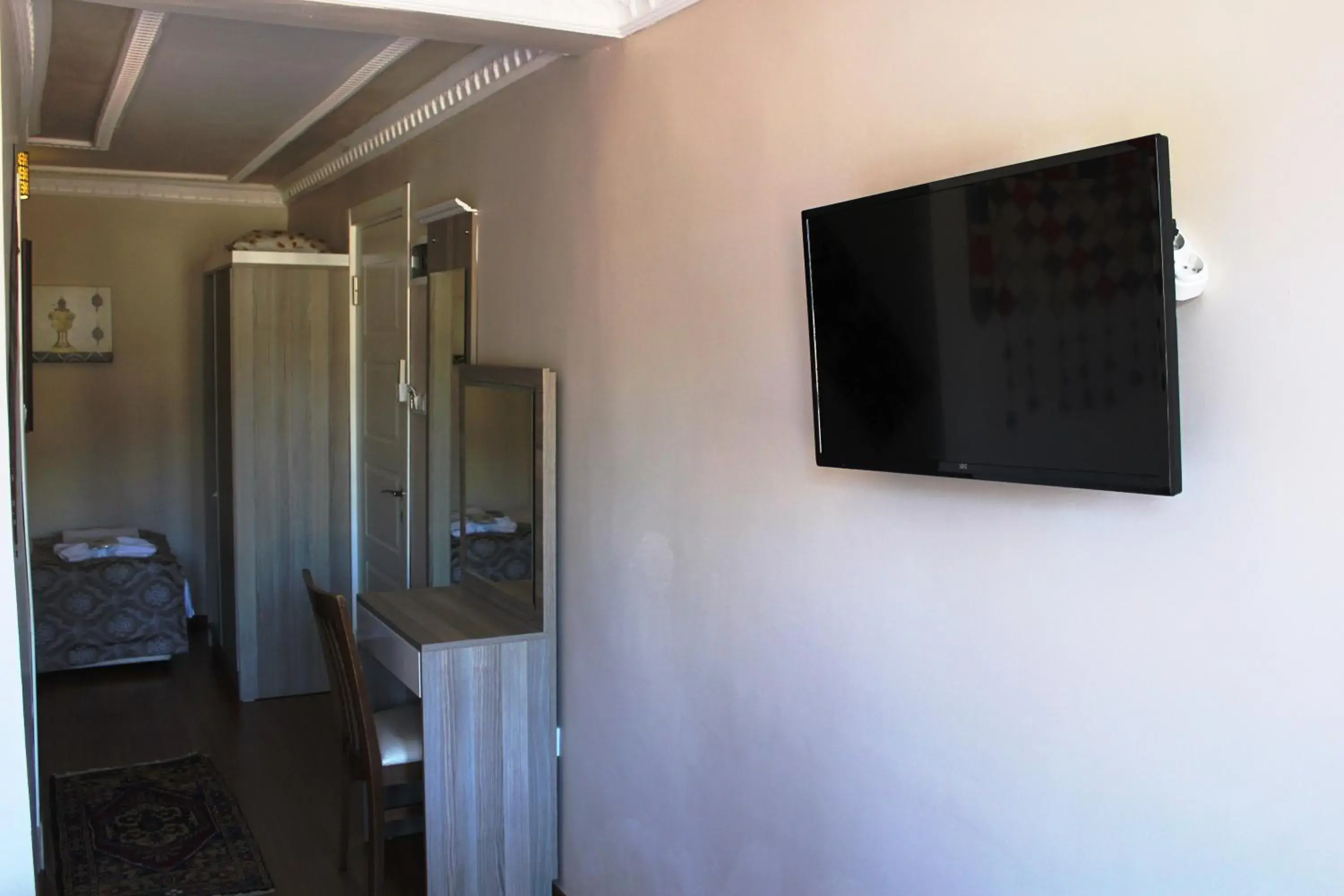 View (from property/room), TV/Entertainment Center in Ararat Hotel