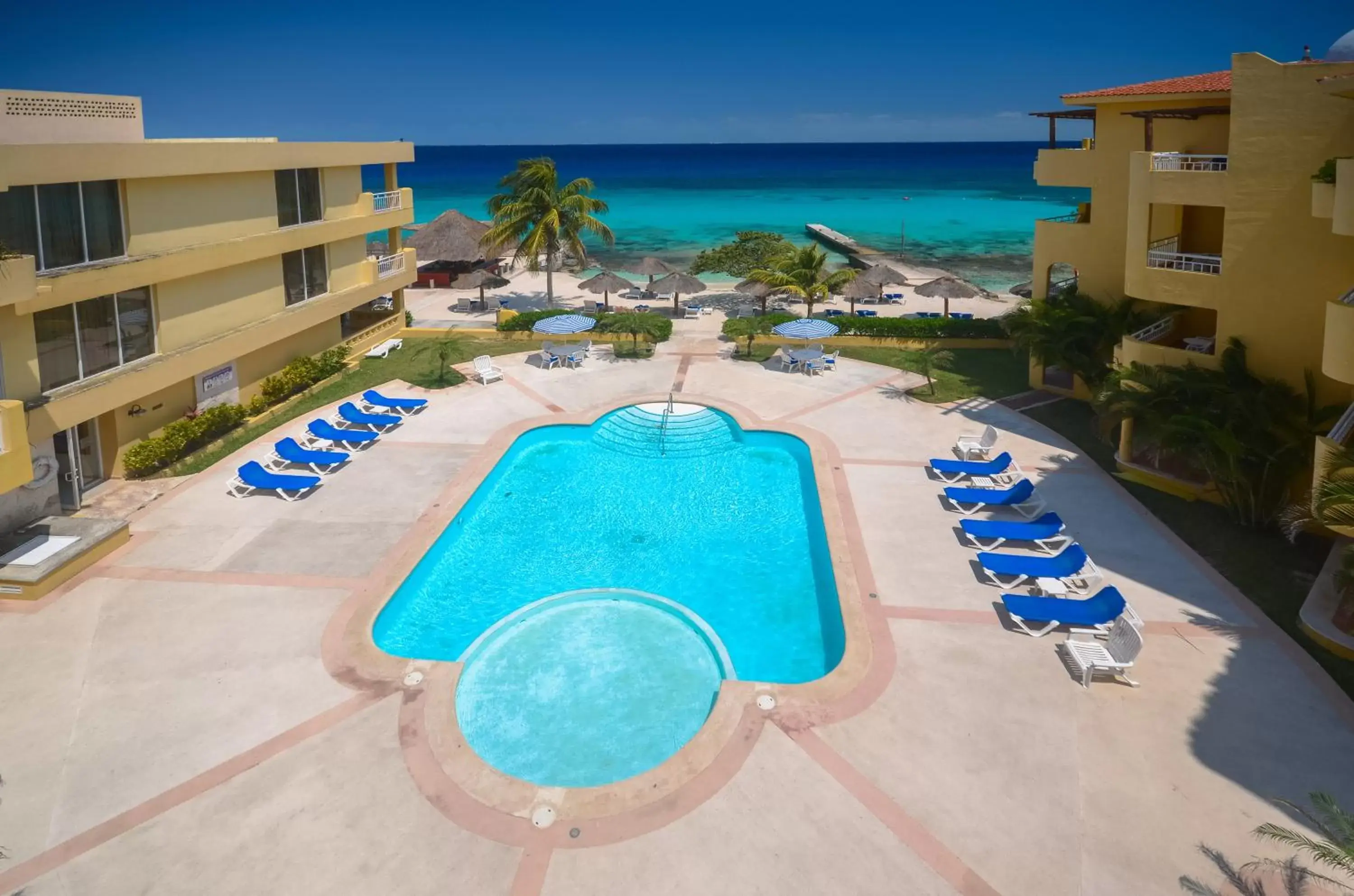 Swimming pool, Pool View in Playa Azul Cozumel