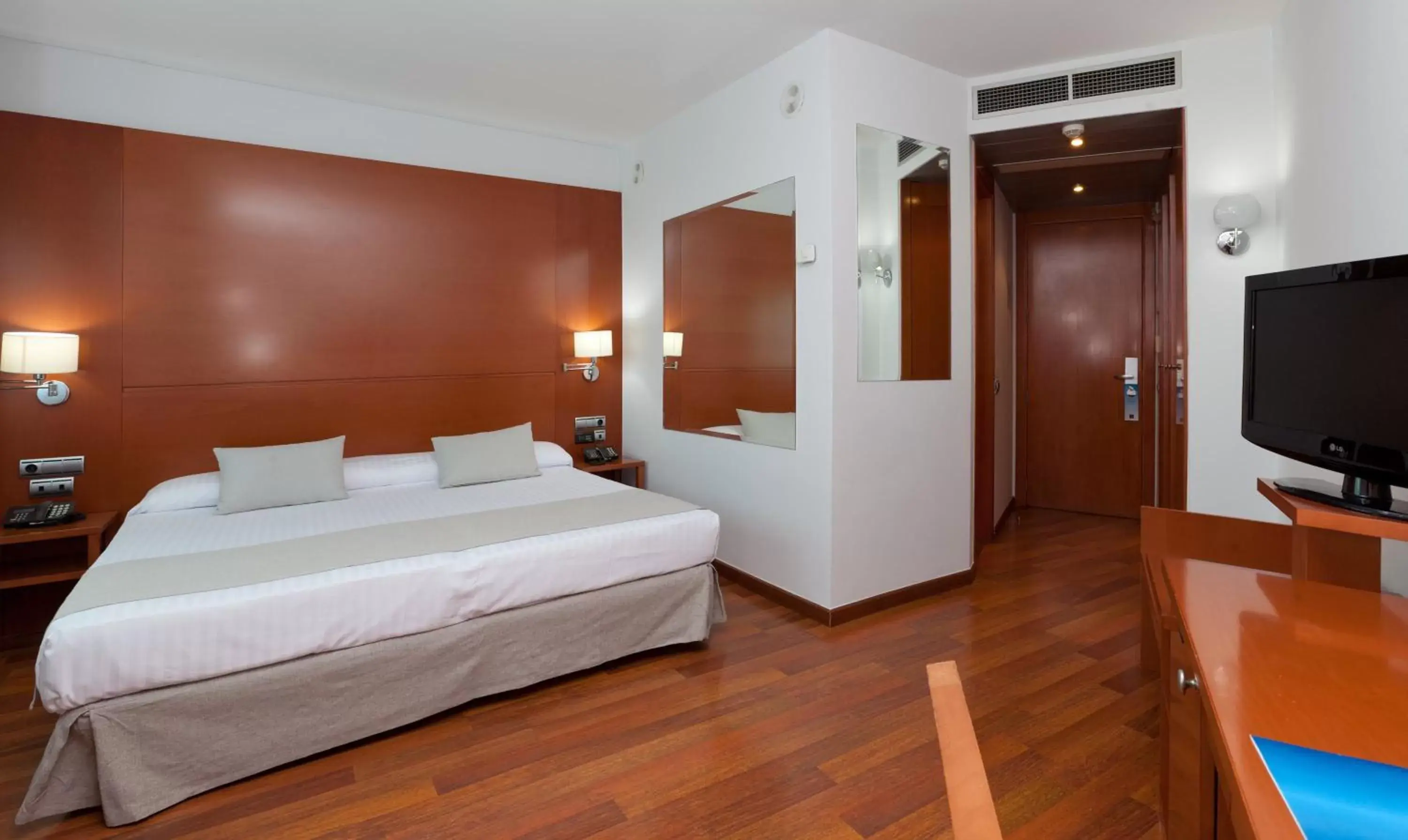 Photo of the whole room, Bed in Allegro Murcia Azarbe