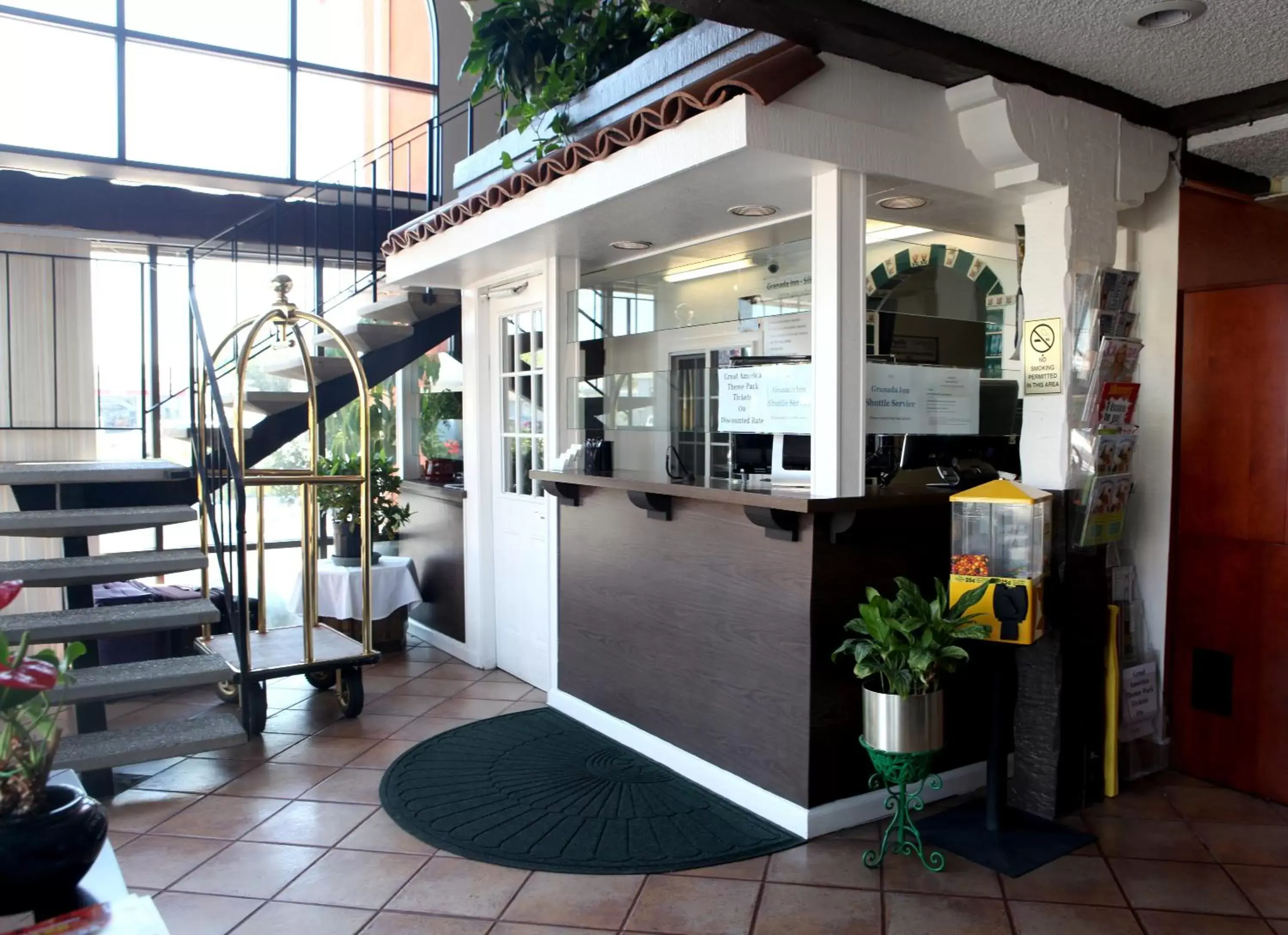 Lobby or reception in Granada Inn