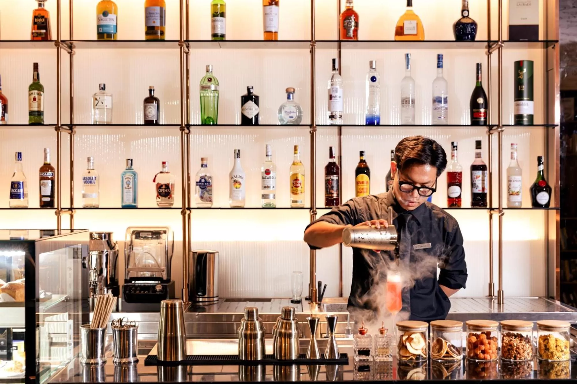 People in La Siesta Classic Hang Thung