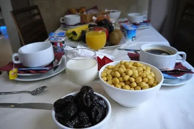 Food and drinks in Hotel Chabrol Opera Food and drinks in Hotel Chabrol Opera