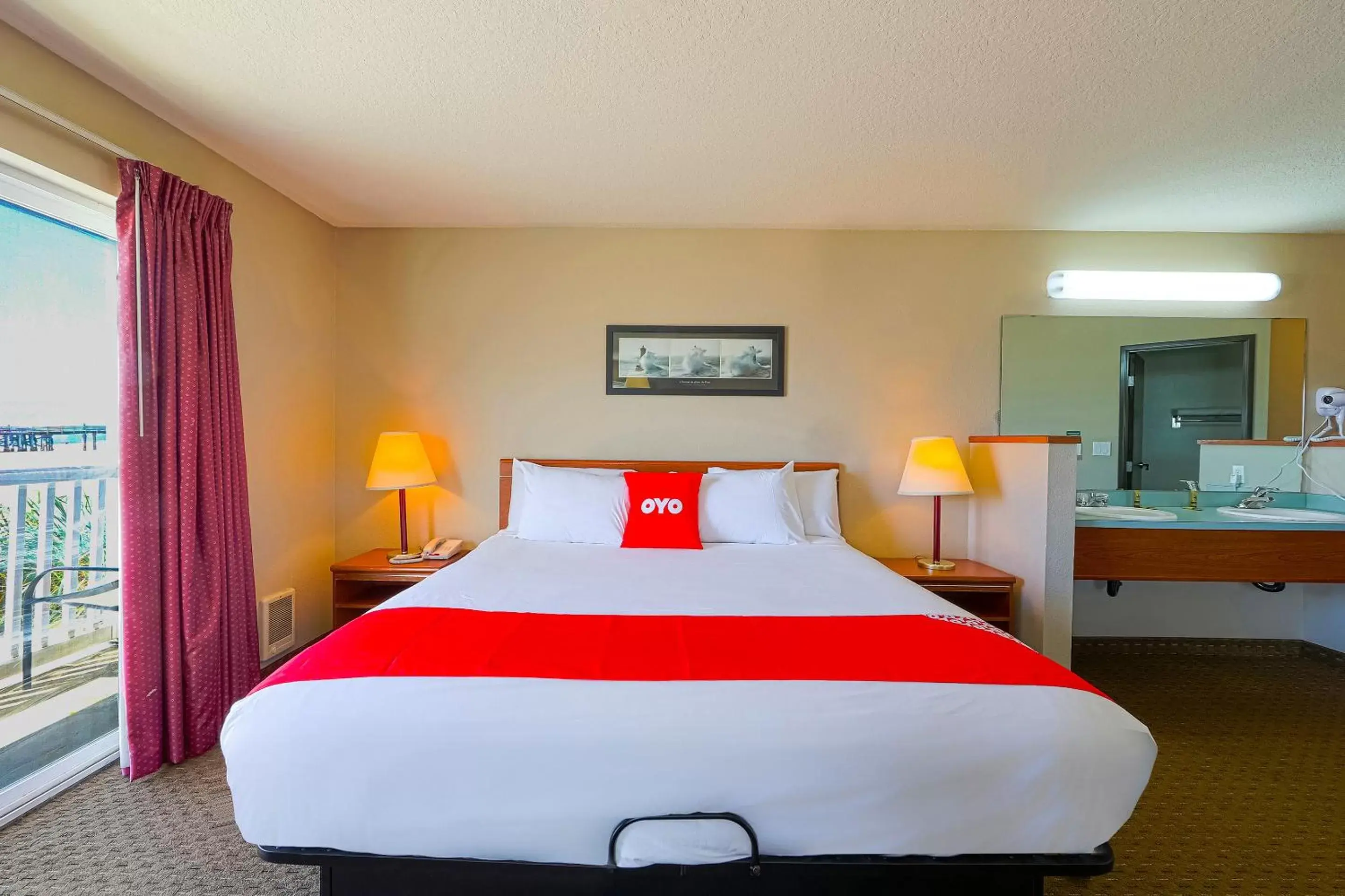 Bedroom, Bed in Siletz Bay Beachfront Hotel by OYO Lincoln City