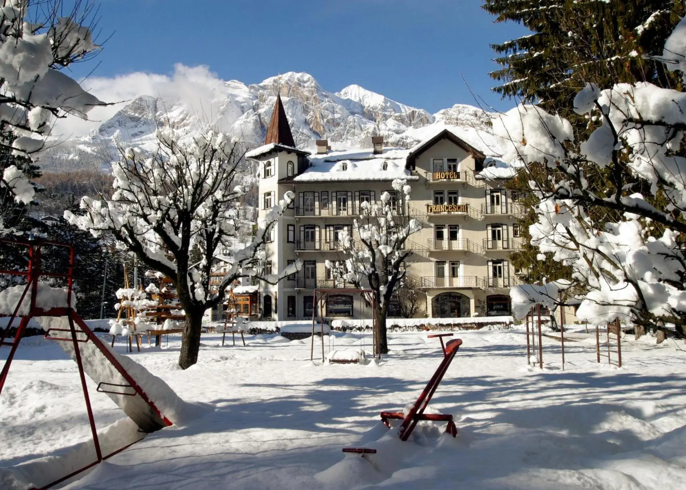 Facade/entrance, Winter in Franceschi Park Hotel