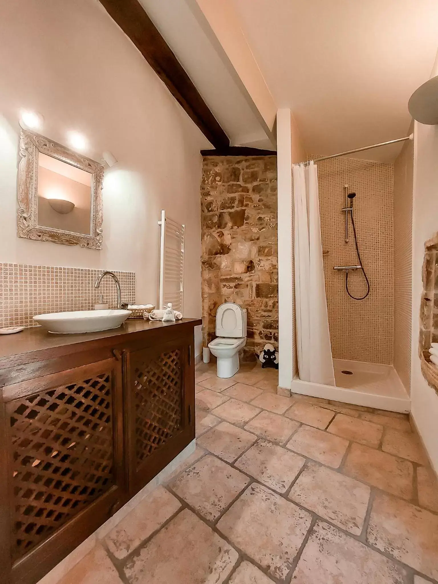 Toilet, Bathroom in Les Lauriers Roses - Maison d'Hôtes