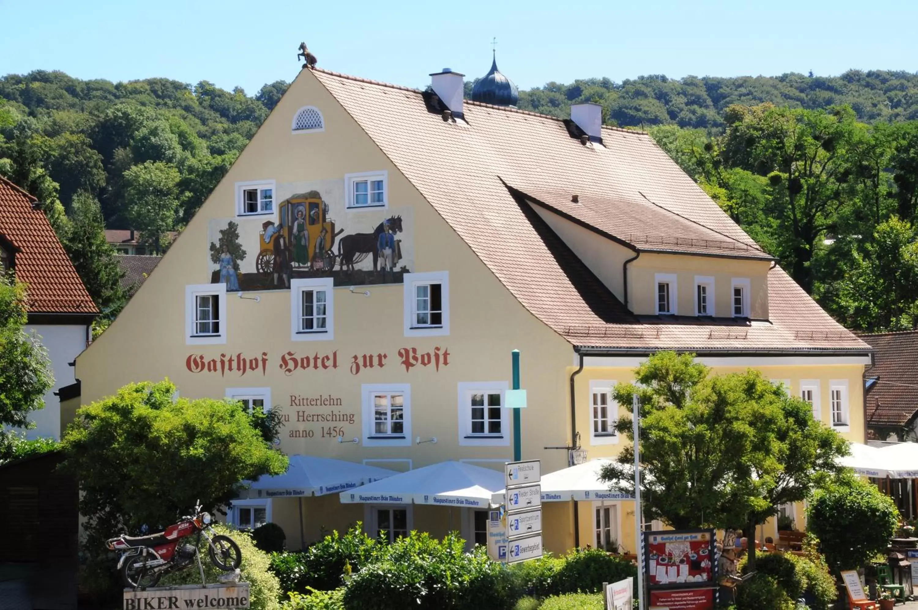 Facade/entrance, Property Building in Hotel zur Post