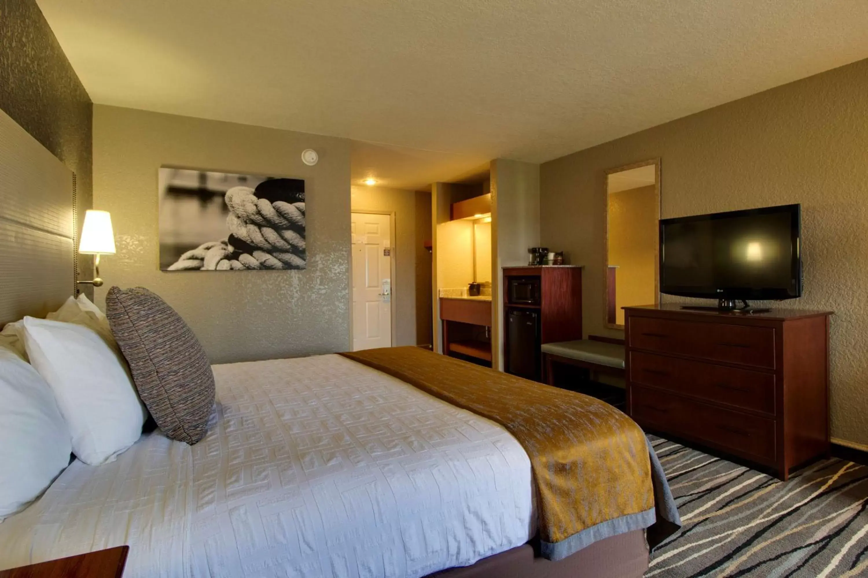 Bedroom, Bed in Best Western Harbour Pointe Lakefront