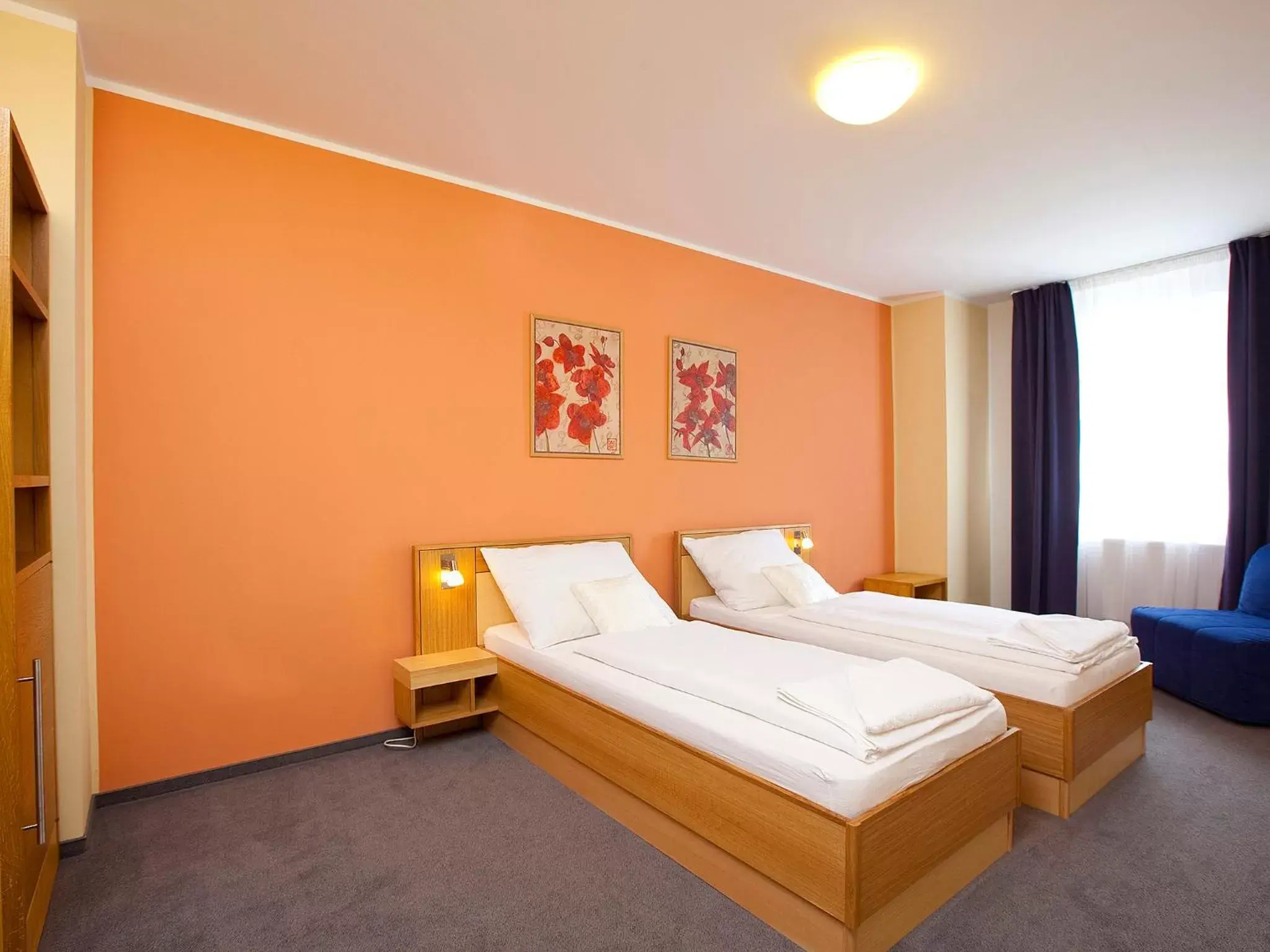 Bedroom, Bed in Hotel Trend