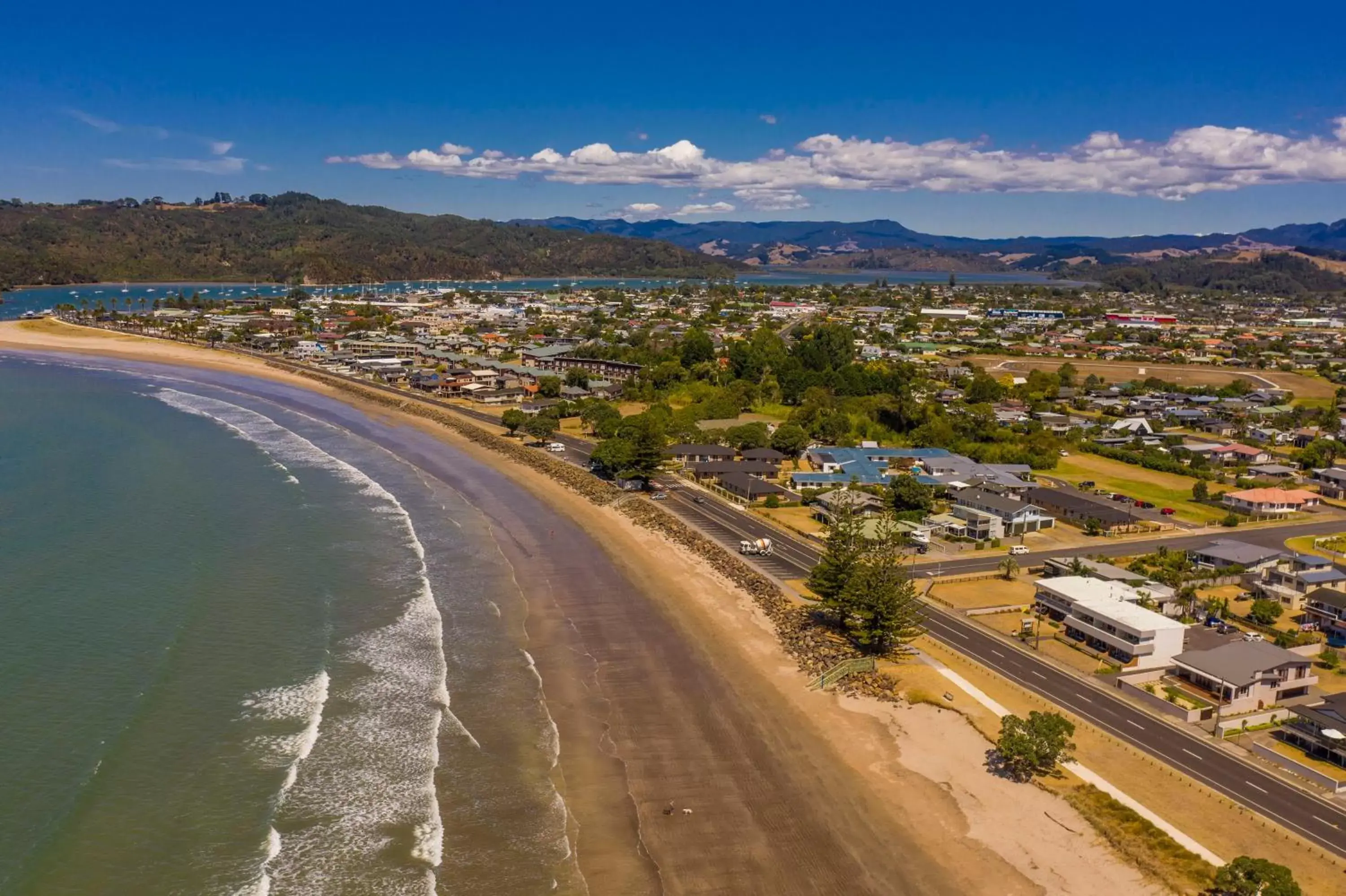 Bird's eye view, Bird's-eye View in The Oceanside Motel