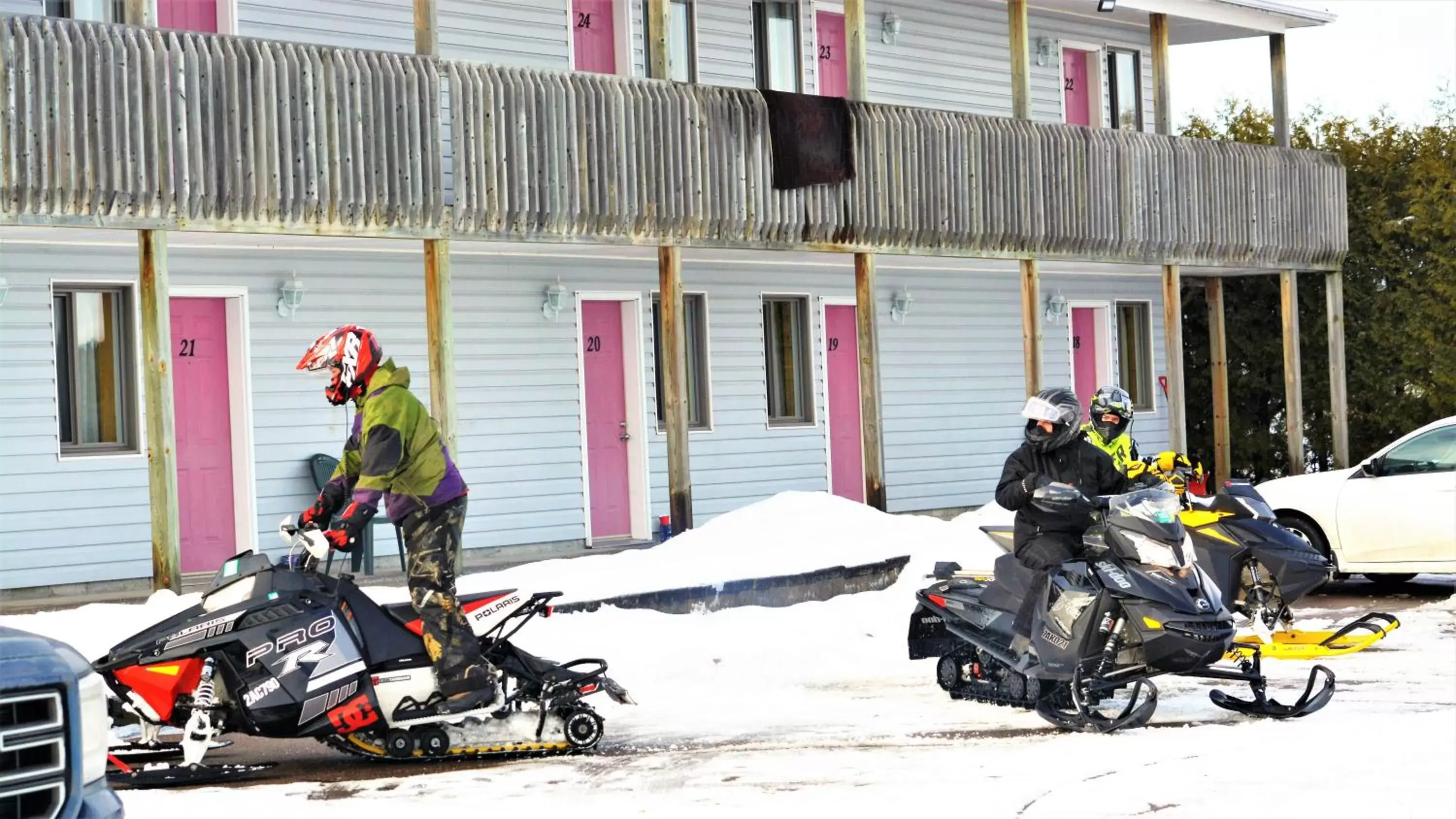 Skiing in Knights Inn Colonial Fireside Inn