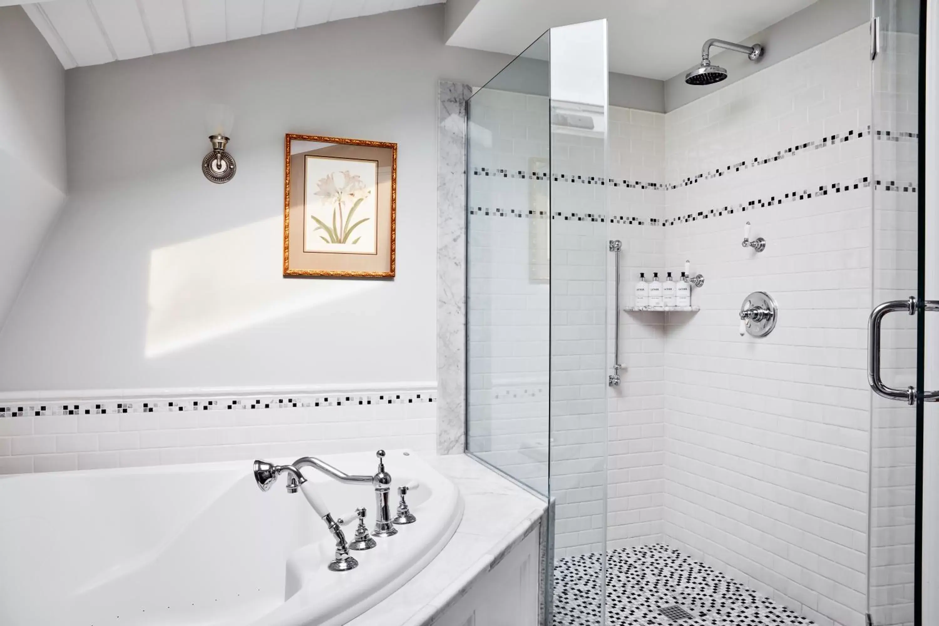 Shower, Bathroom in The Cliffside Inn