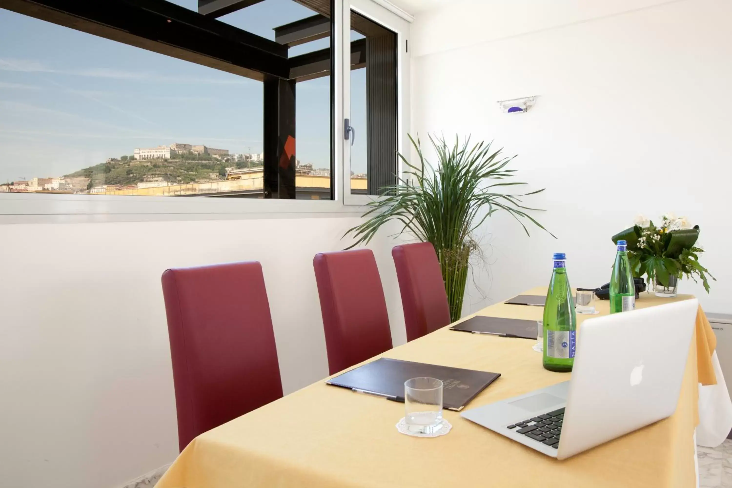 Business facilities, Business Area/Conference Room in Hotel Naples