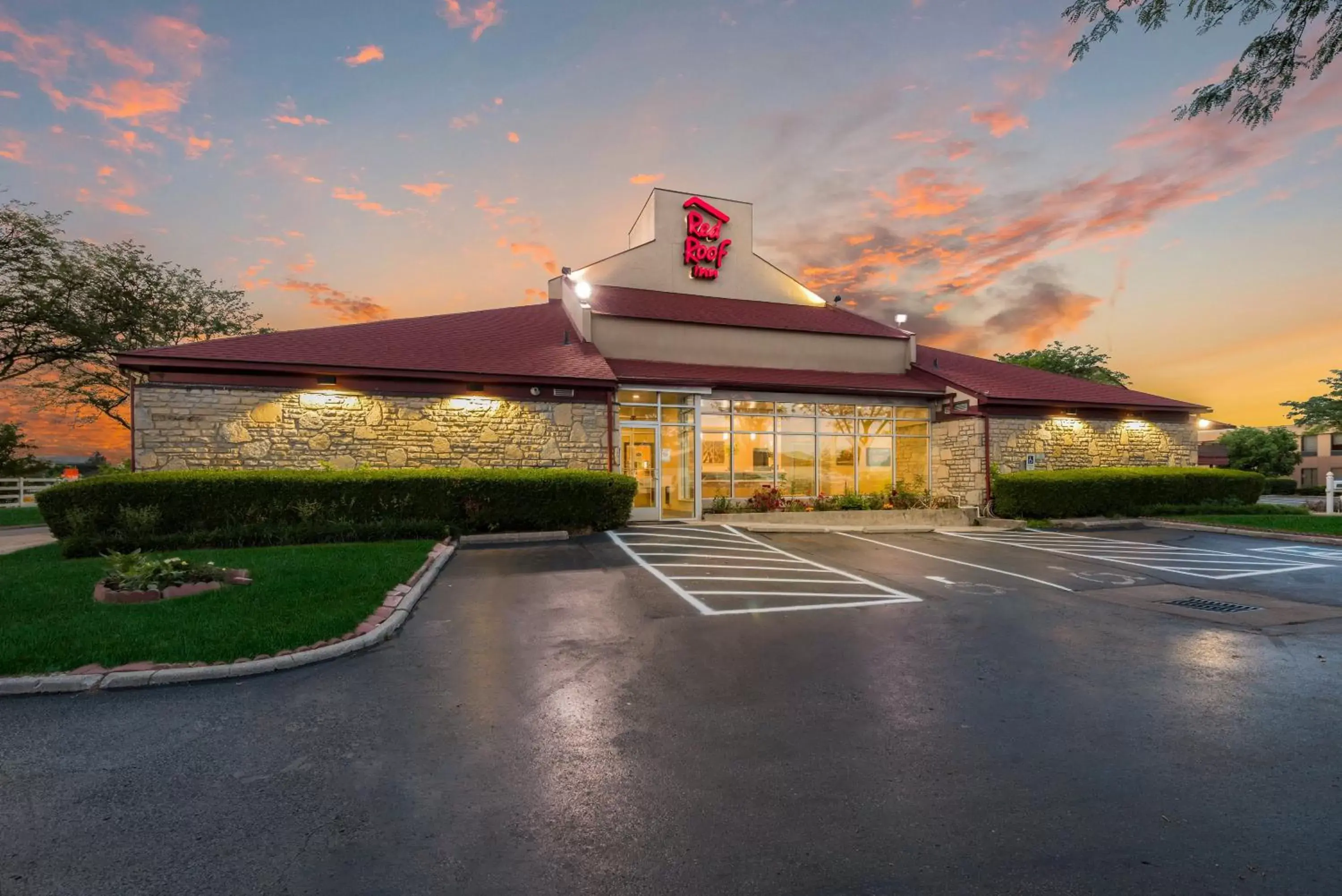 Property Building in Red Roof Inn Columbus - Grove City