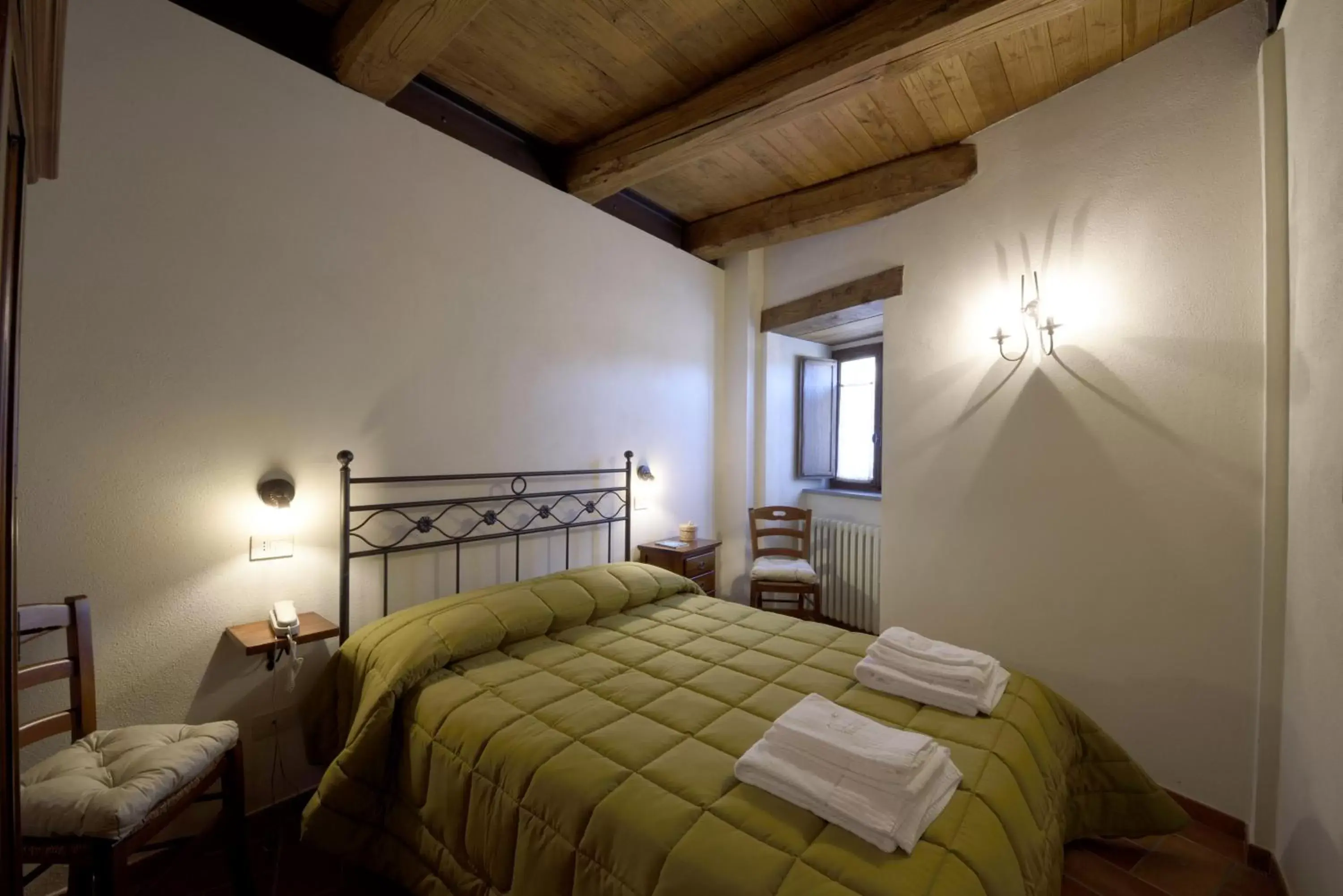 Bed in Borgotufi Albergo Diffuso