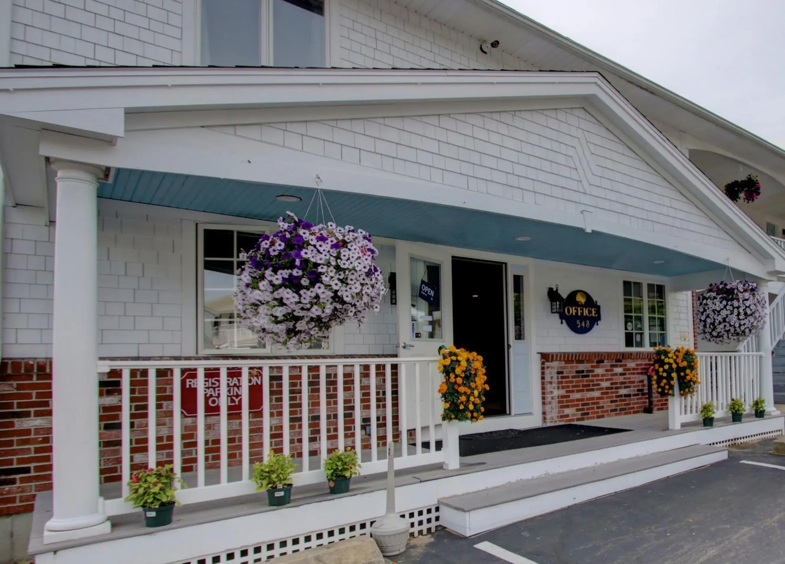 Property building in Ogunquit Tides Property building in Ogunquit Tides