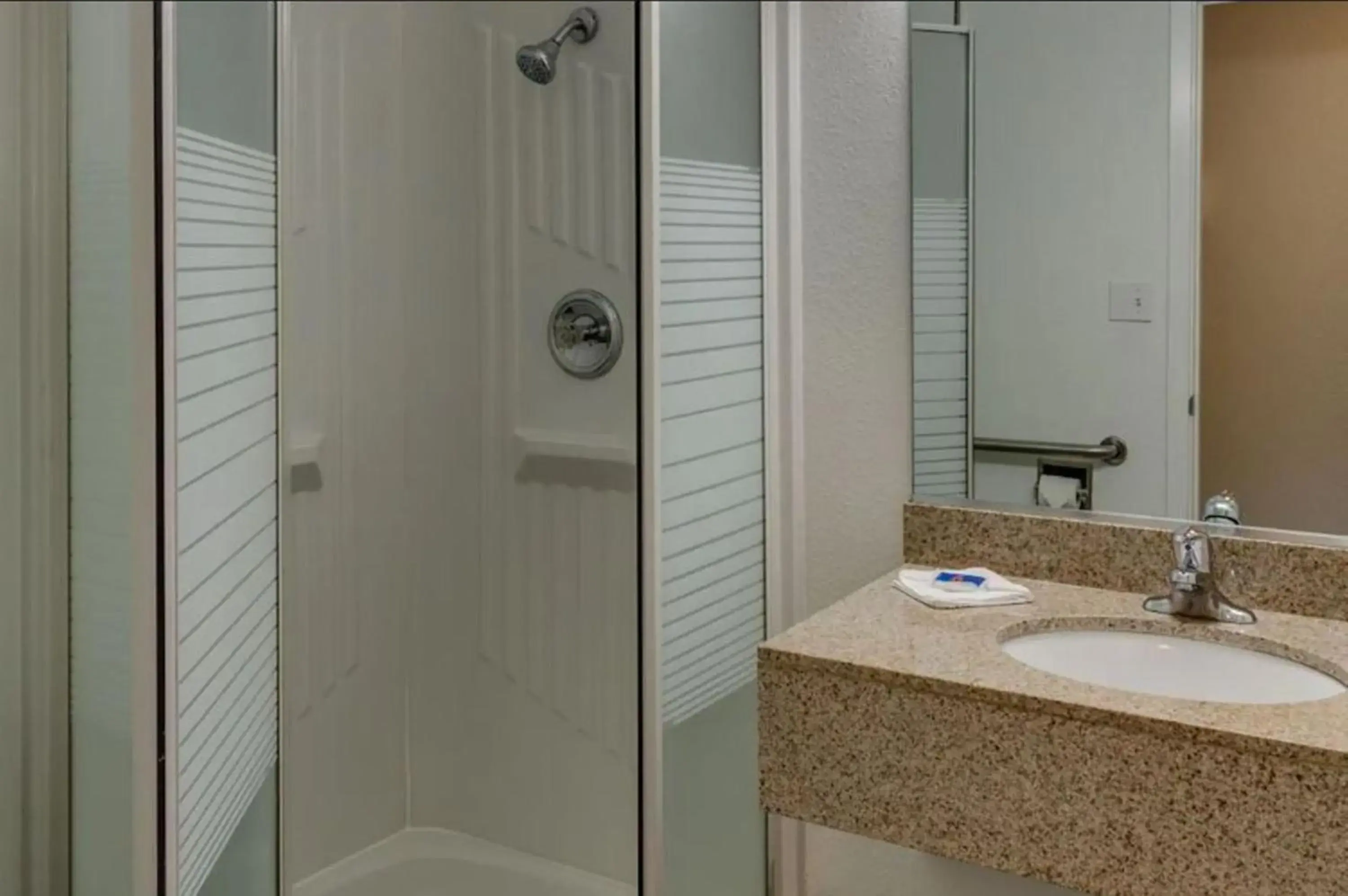 Shower, Bathroom in Motel 6-Spokane, WA - West